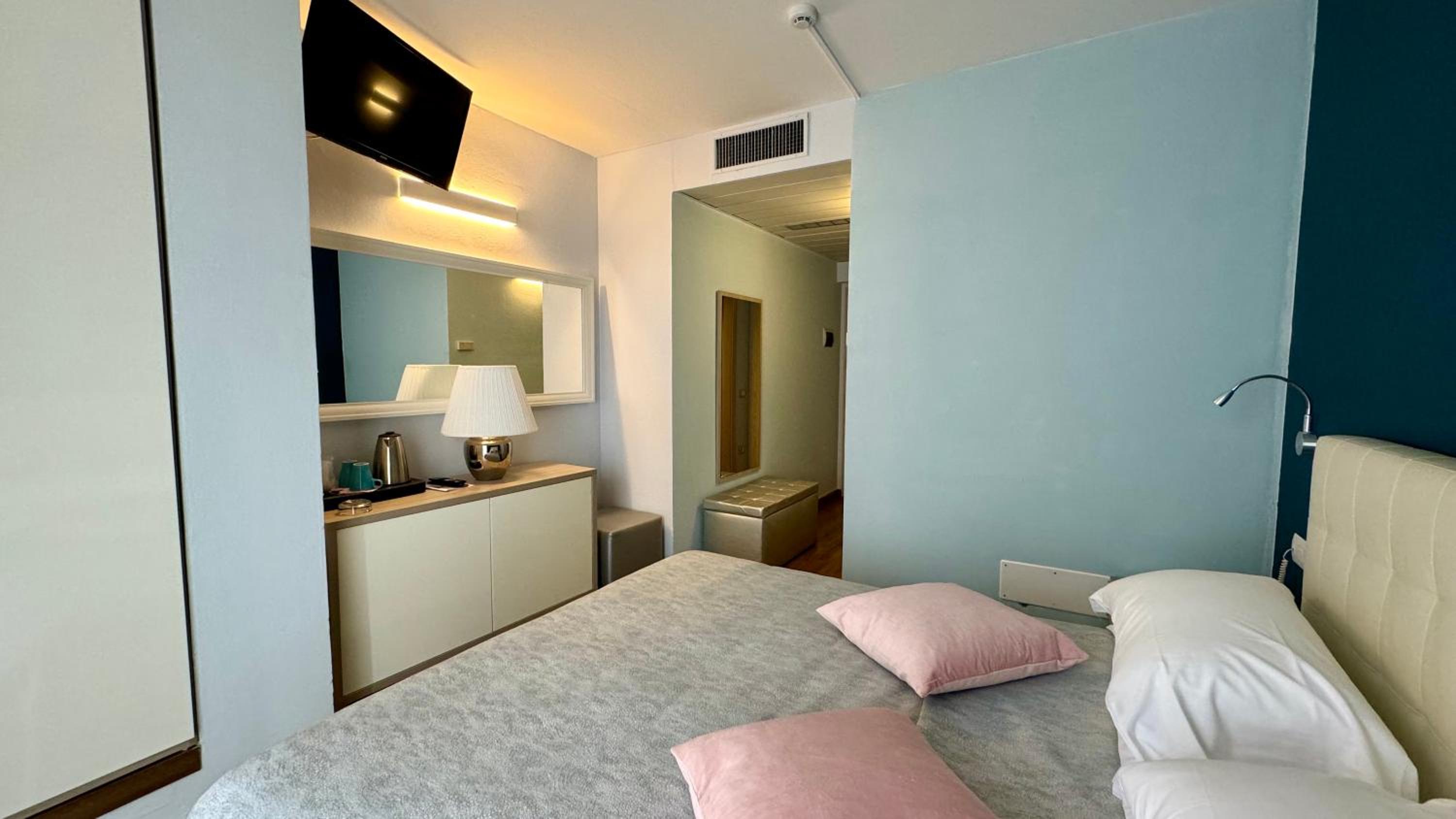 Comfort Double Room with Balcony and Pool View - Photo 1