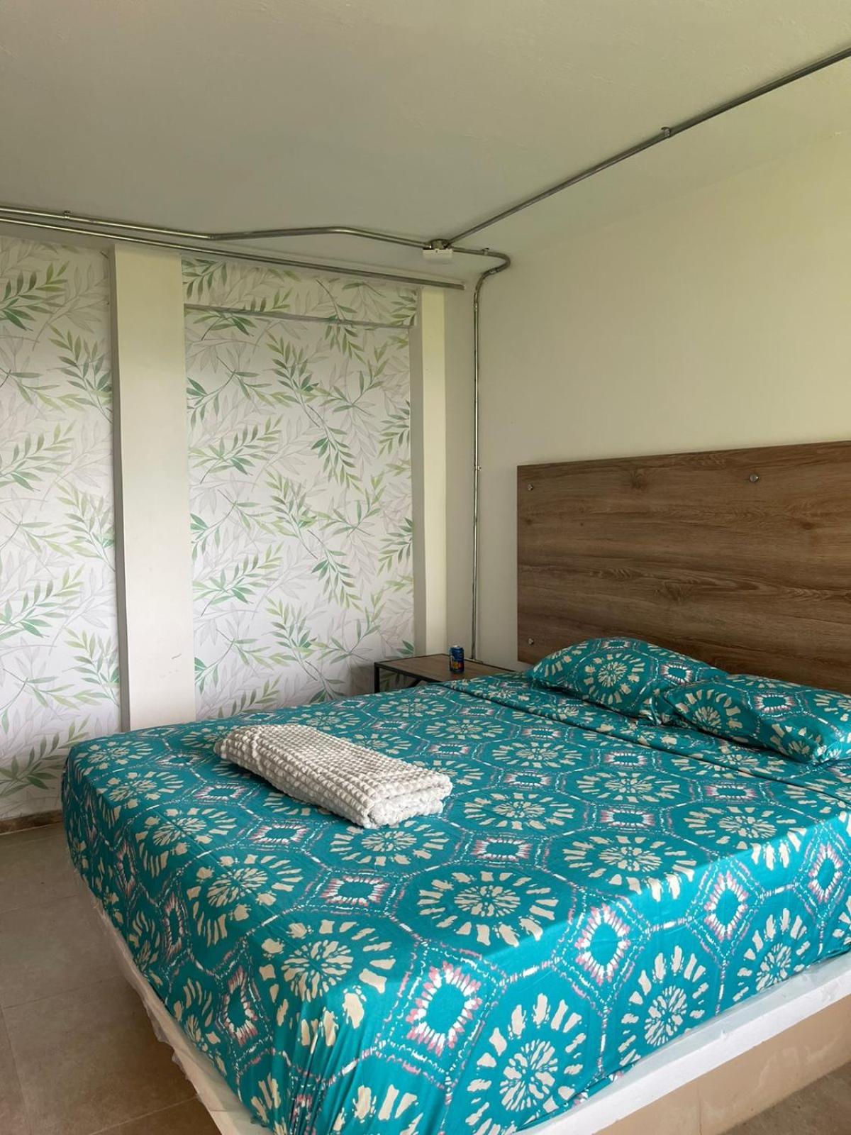 Seven-Bedroom House photo 1
