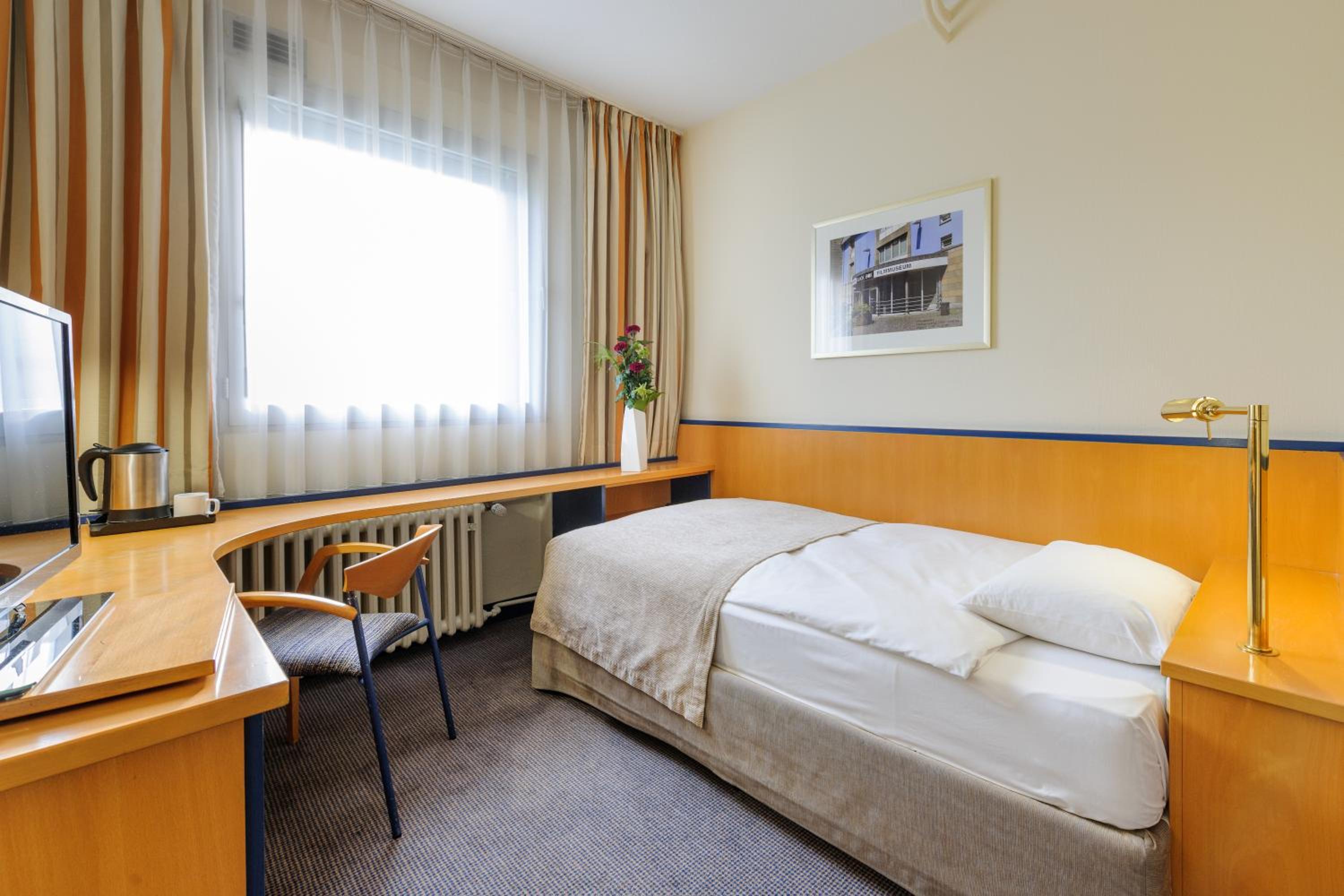 Standard Single Room - Photo 6