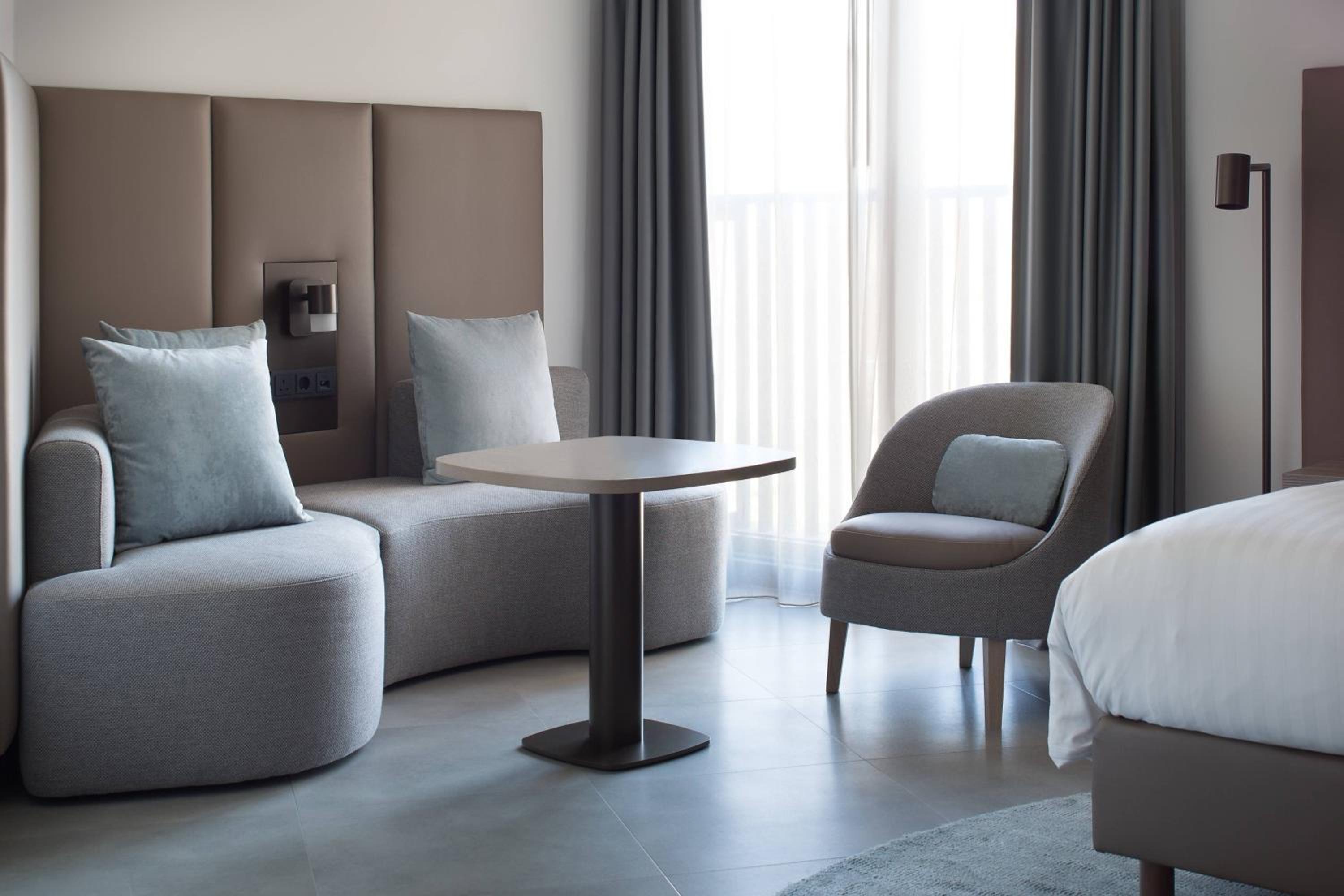 Junior Suite with M Club Lounge Access photo 3