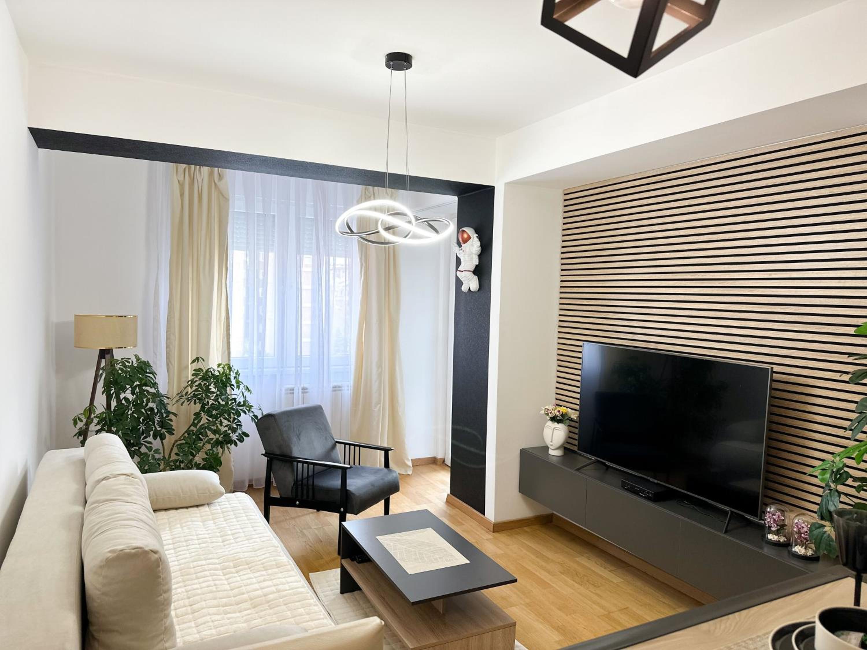 One-Bedroom Apartment photo 2