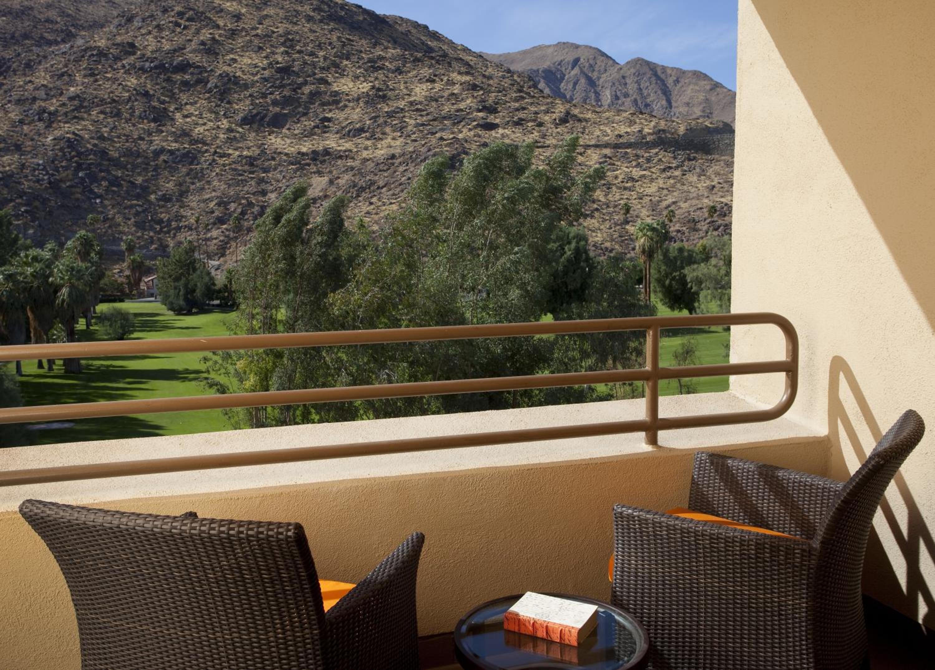 Suite with Two Double Beds and Pool View - Photo 4