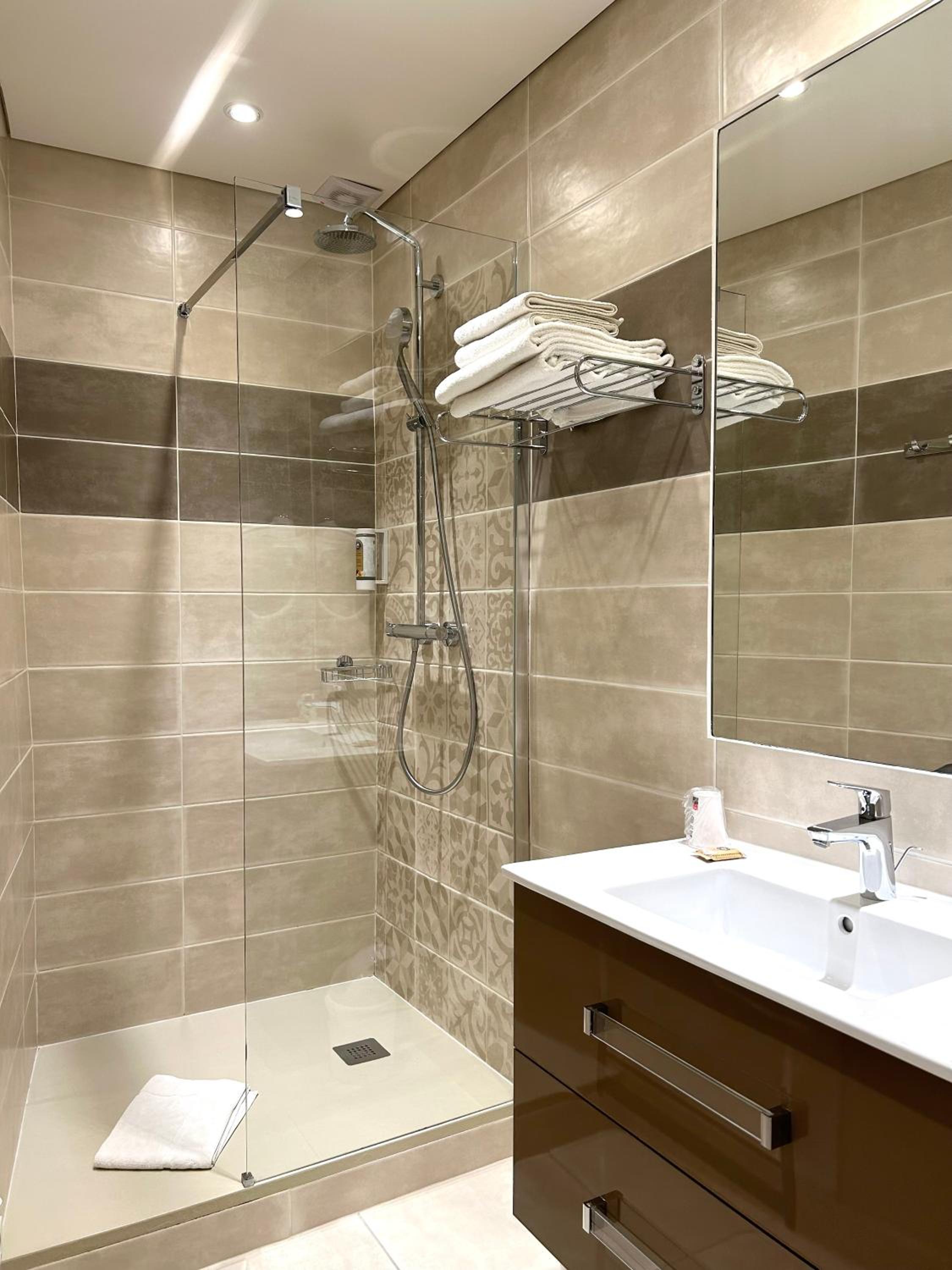 Superior Double Room - Photo 10