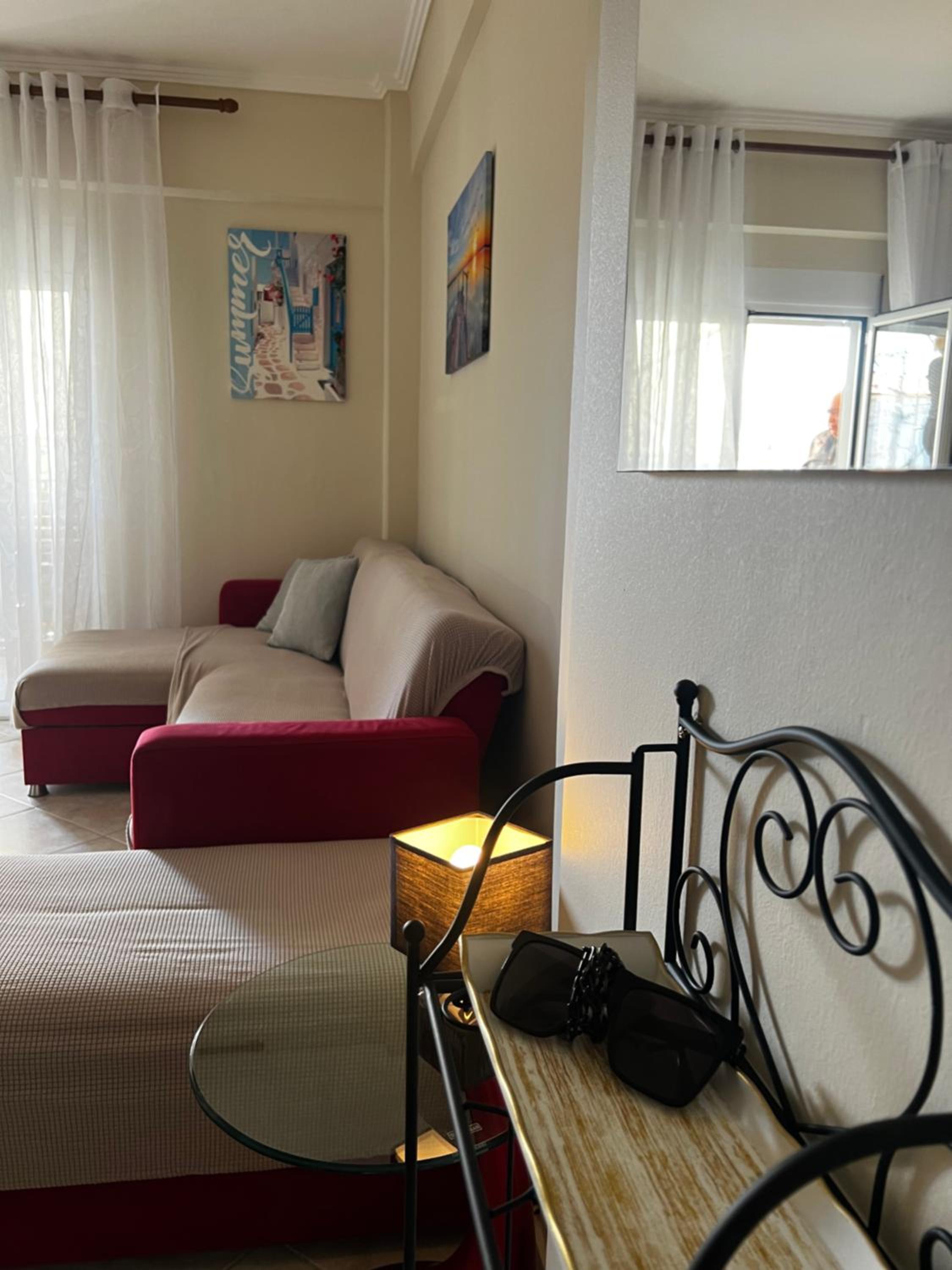 One-Bedroom Apartment photo 1