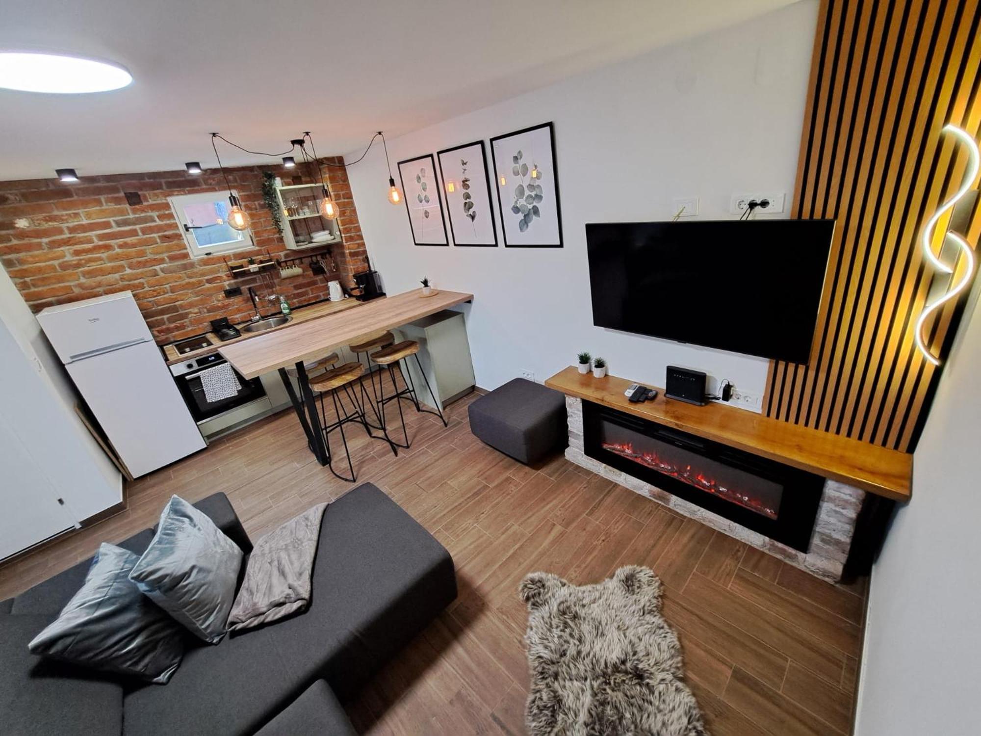 One-Bedroom House photo 1