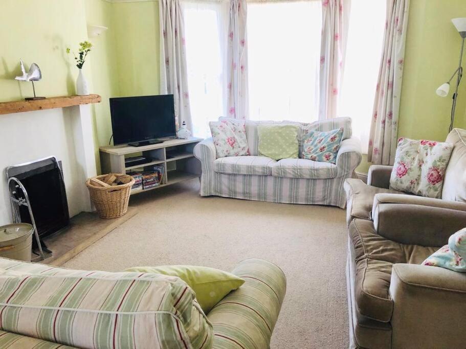 Three-Bedroom House photo 2