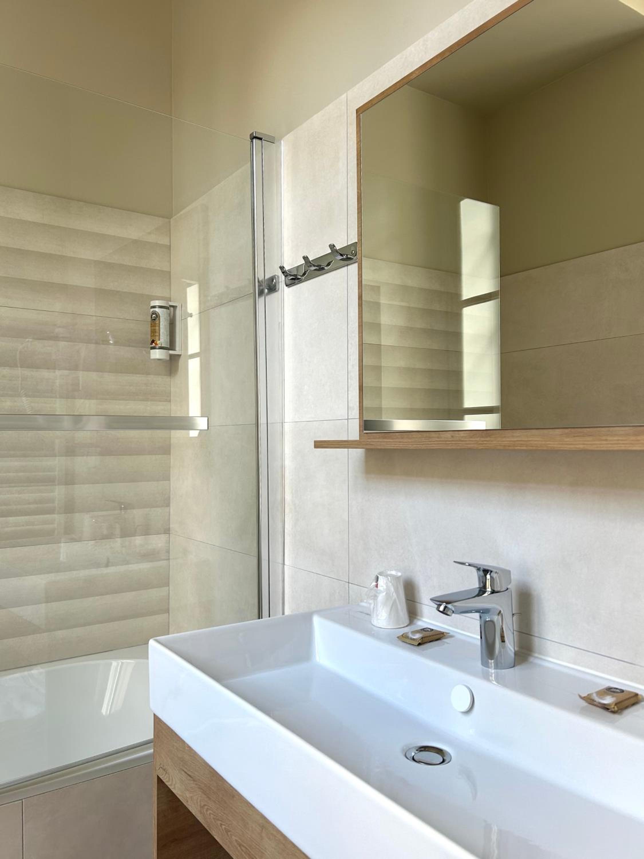 Superior Twin Room - Photo 3