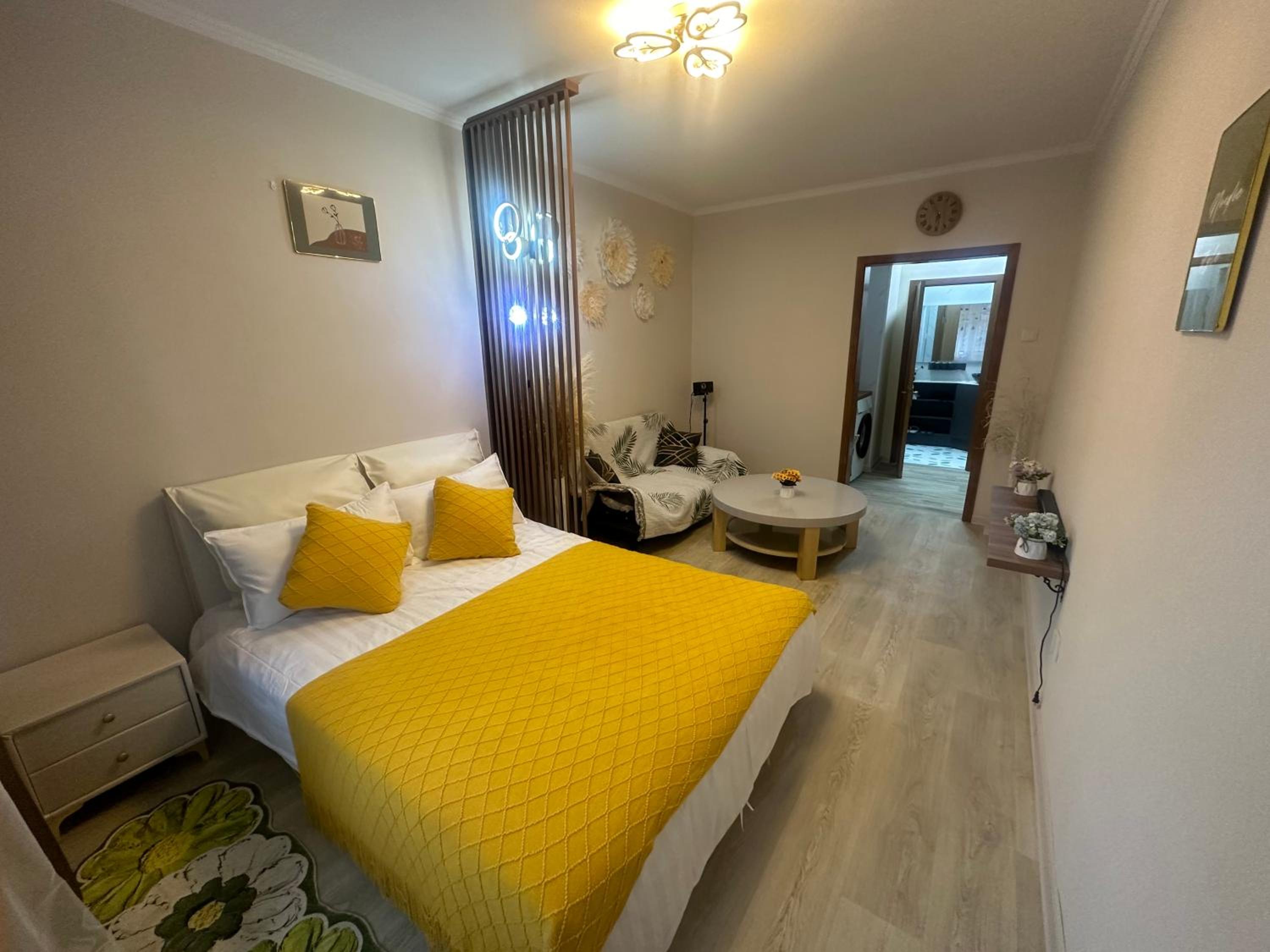 One-Bedroom Apartment with Balcony photo 1
