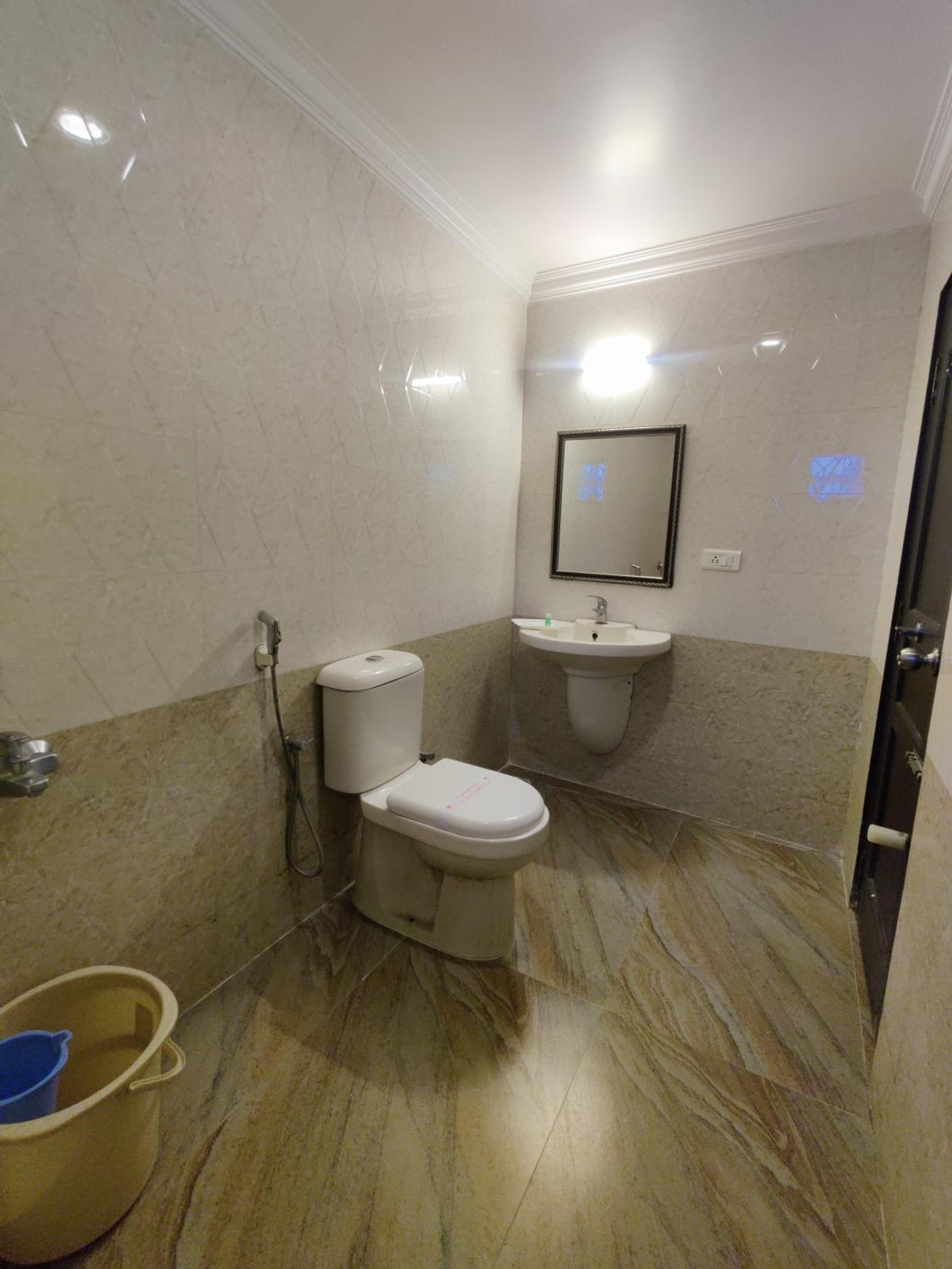  Deluxe King Bed Room - Photo 4