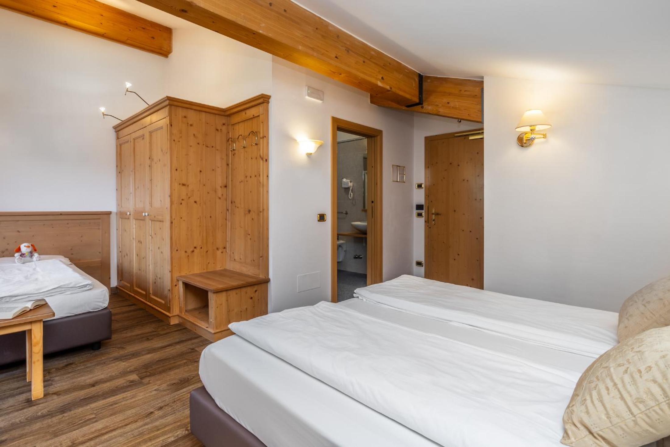 Superior Quadruple Room photo 2