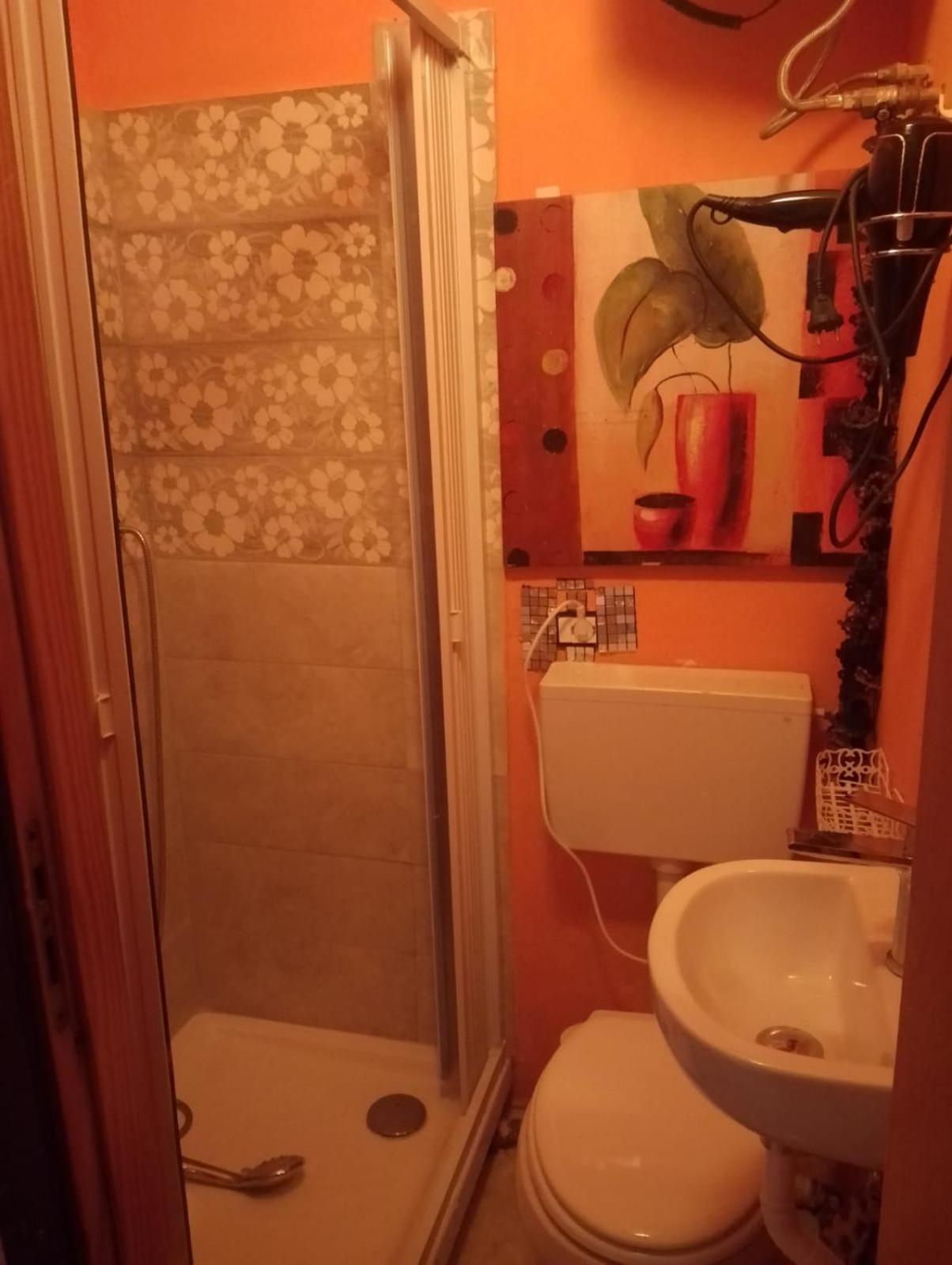 Small Single Room photo 2