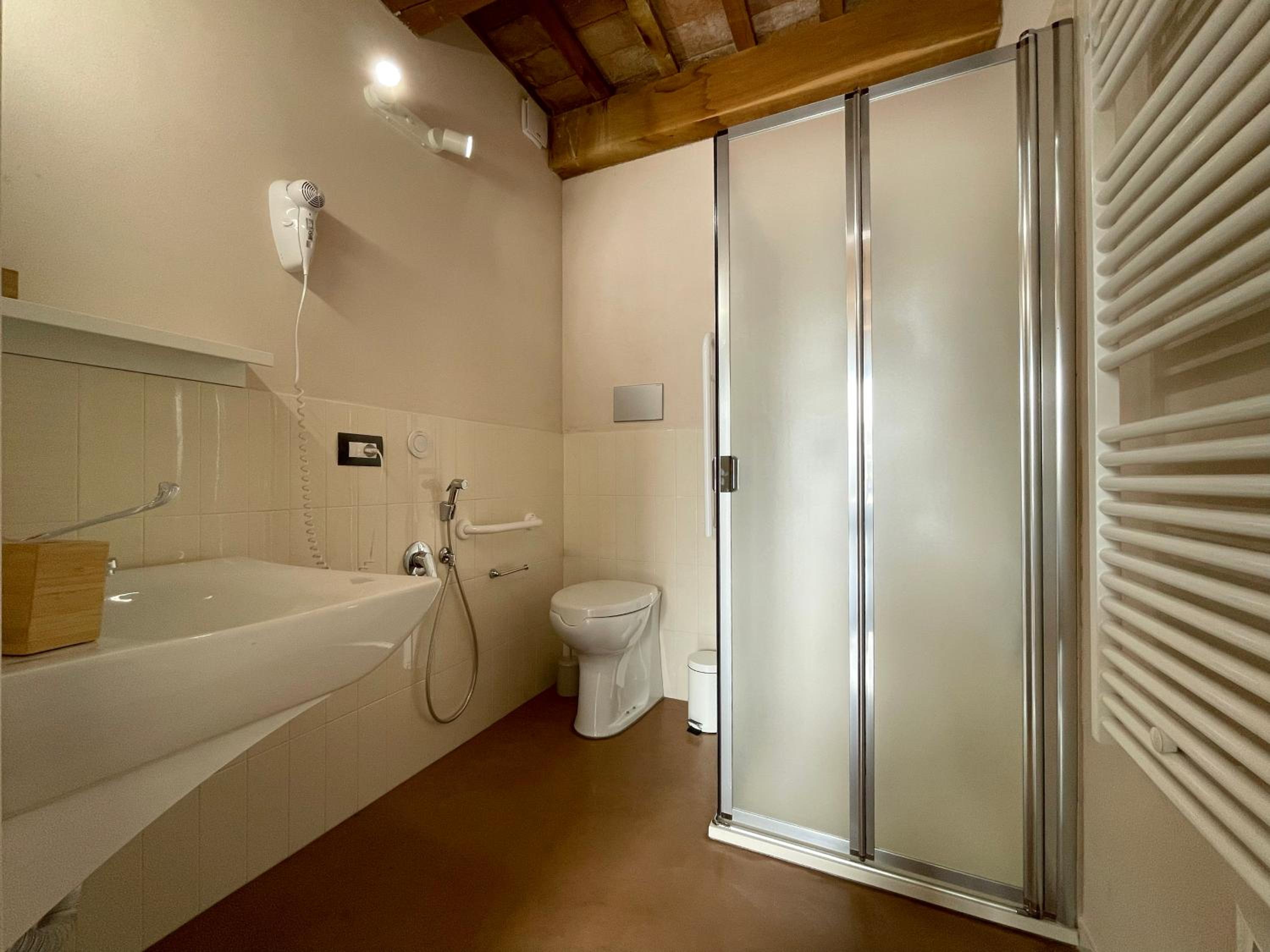 Double Room with Private Bathroom photo 2