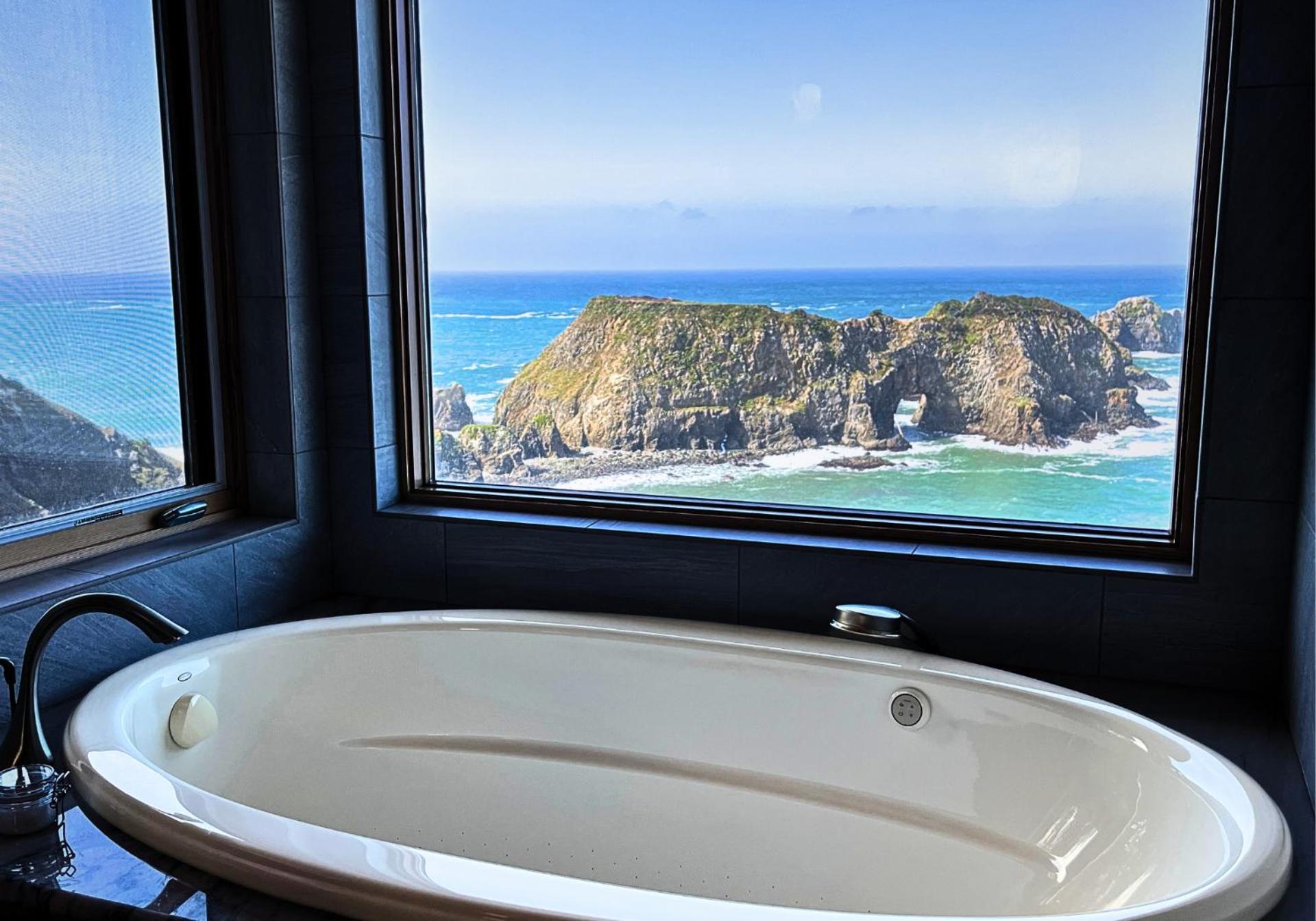 Deluxe Suite With Sea View photo 2