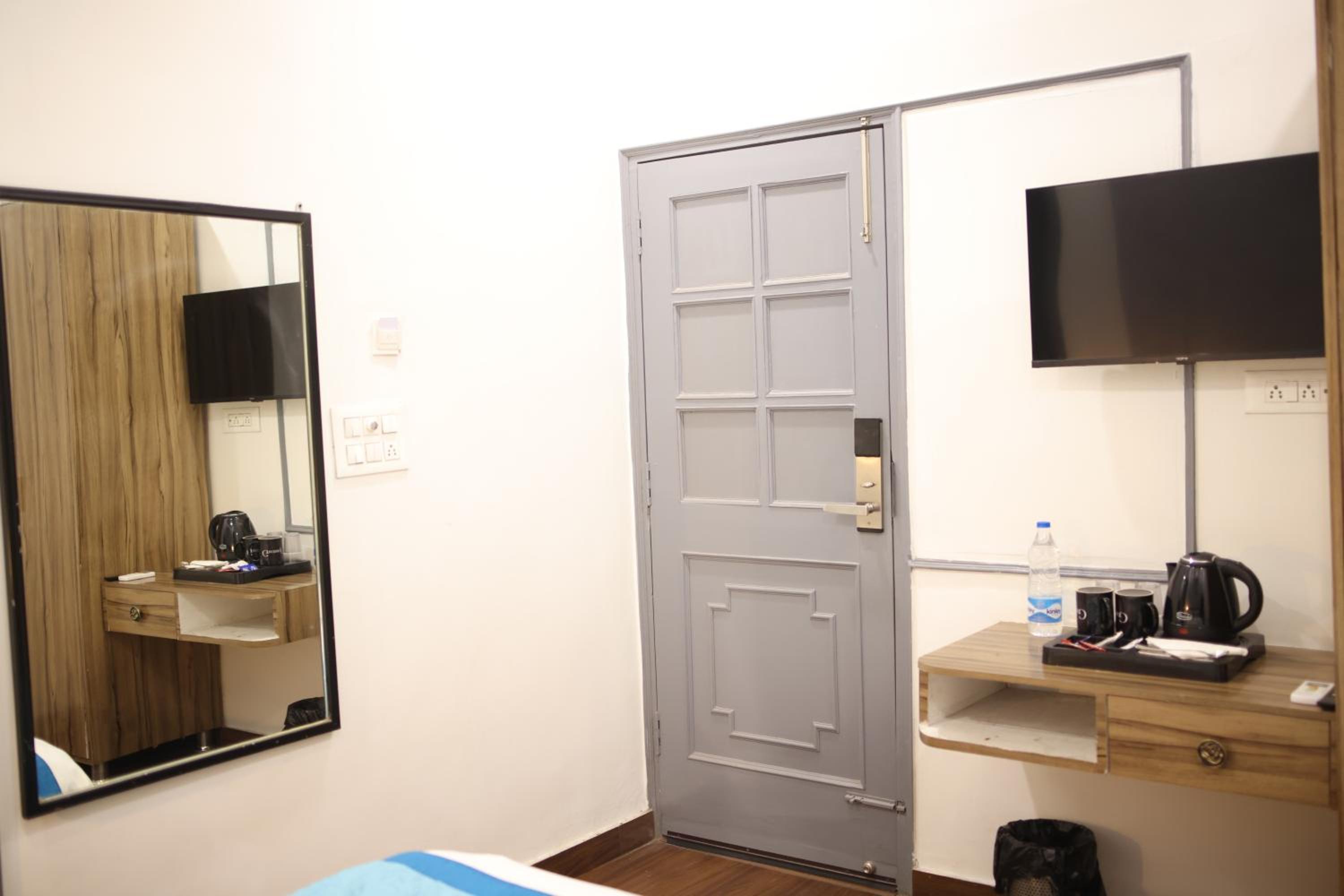 Budget Double Room - Photo 5