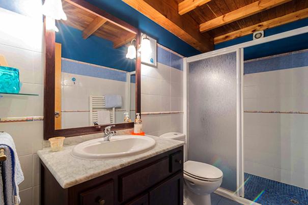 Double Room with Shower photo 2