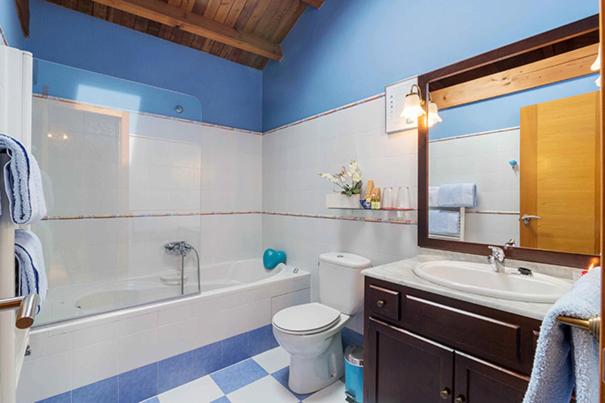 Double Room with Bath photo 2