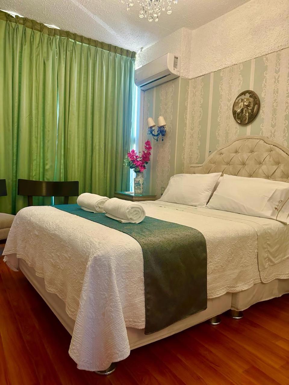 Queen Room photo 1