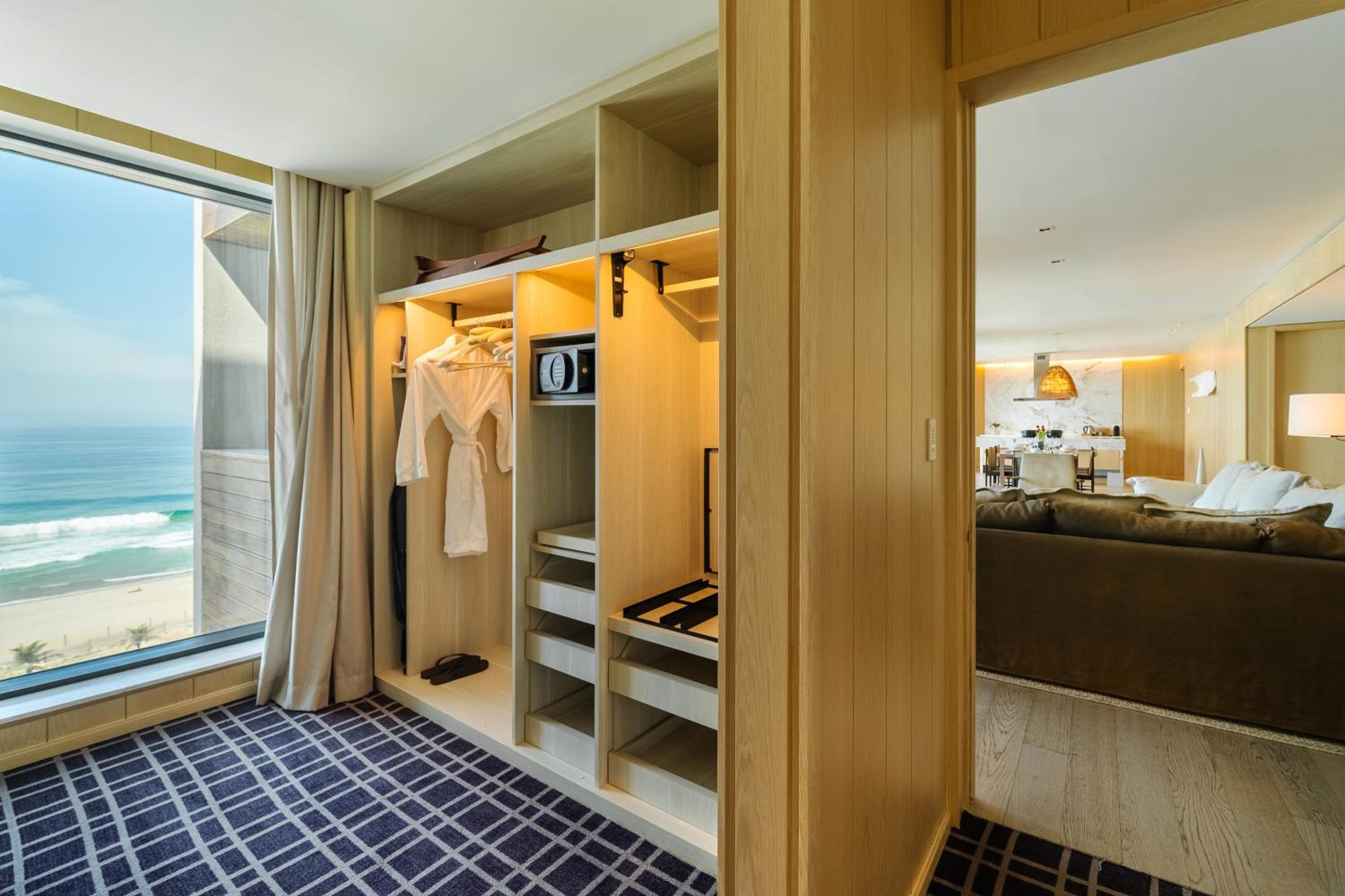 Presidential Suite thumbnail 6