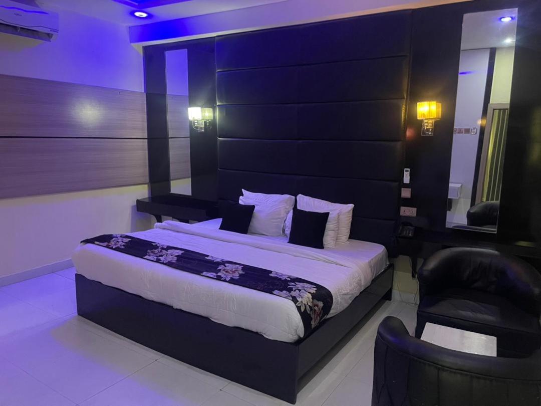 Deluxe Double Room (1 Adult + 1 Child) photo 2