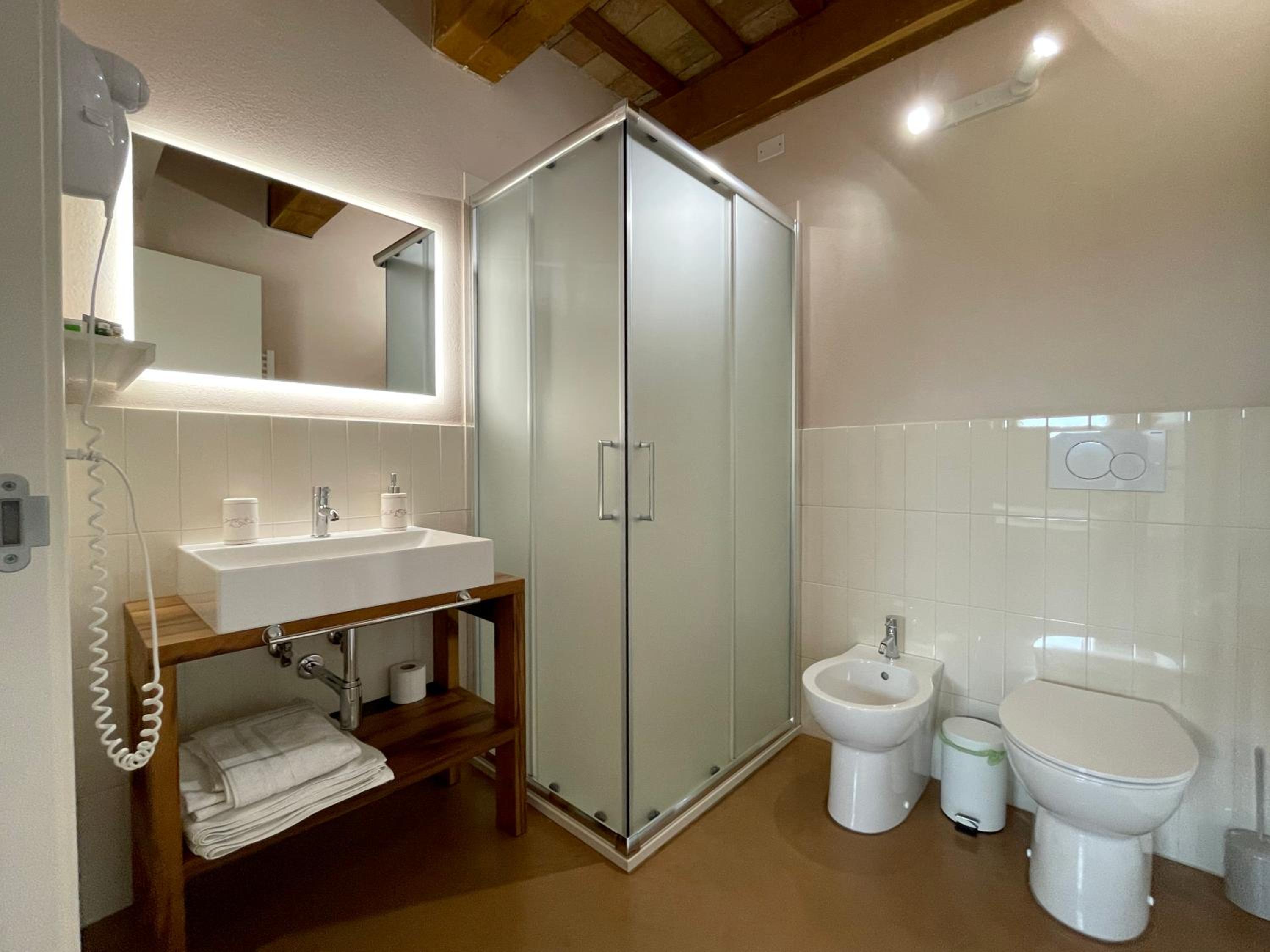 Double Room with Private Bathroom photo 3