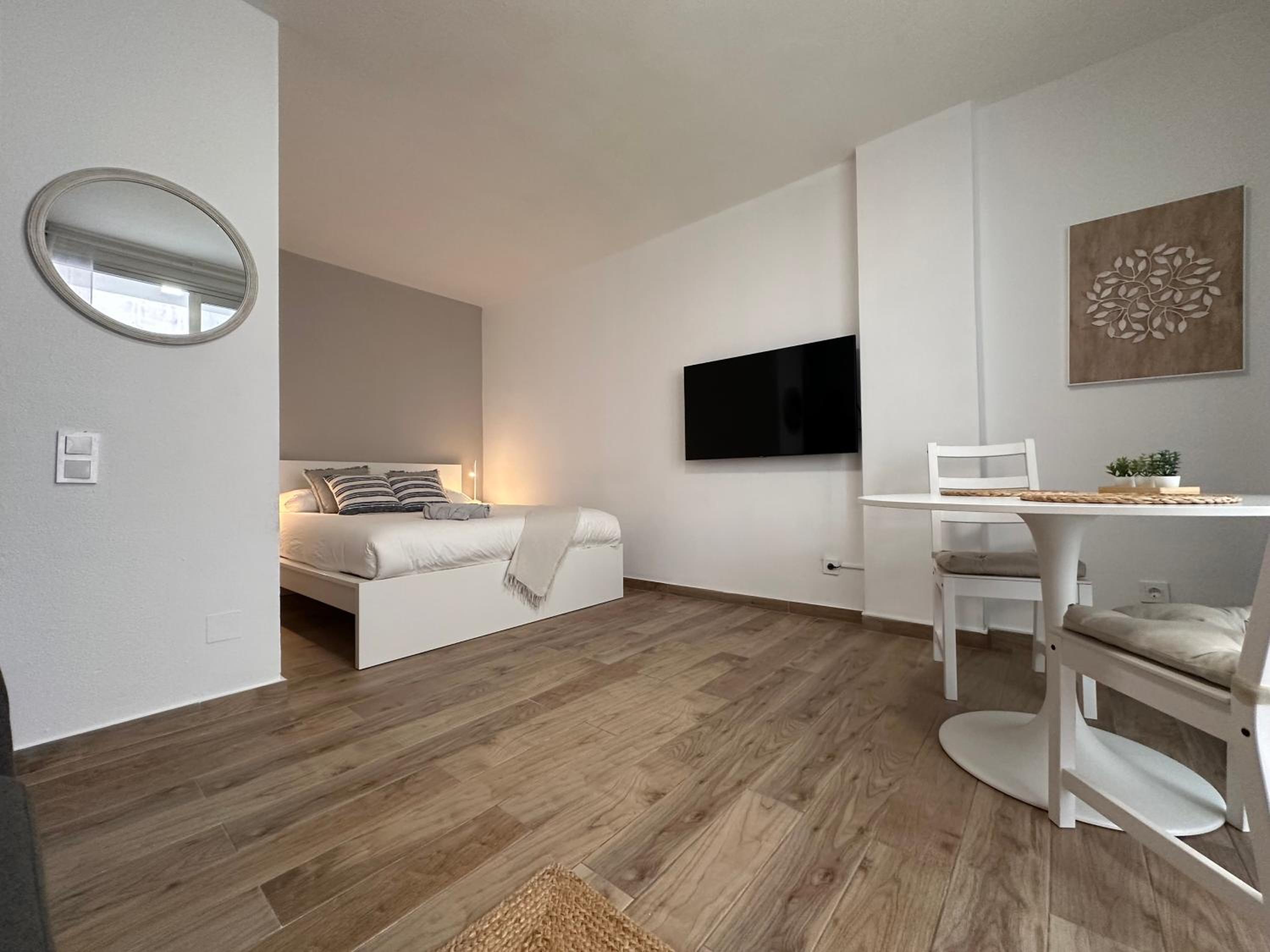 One-Bedroom Apartment photo 3