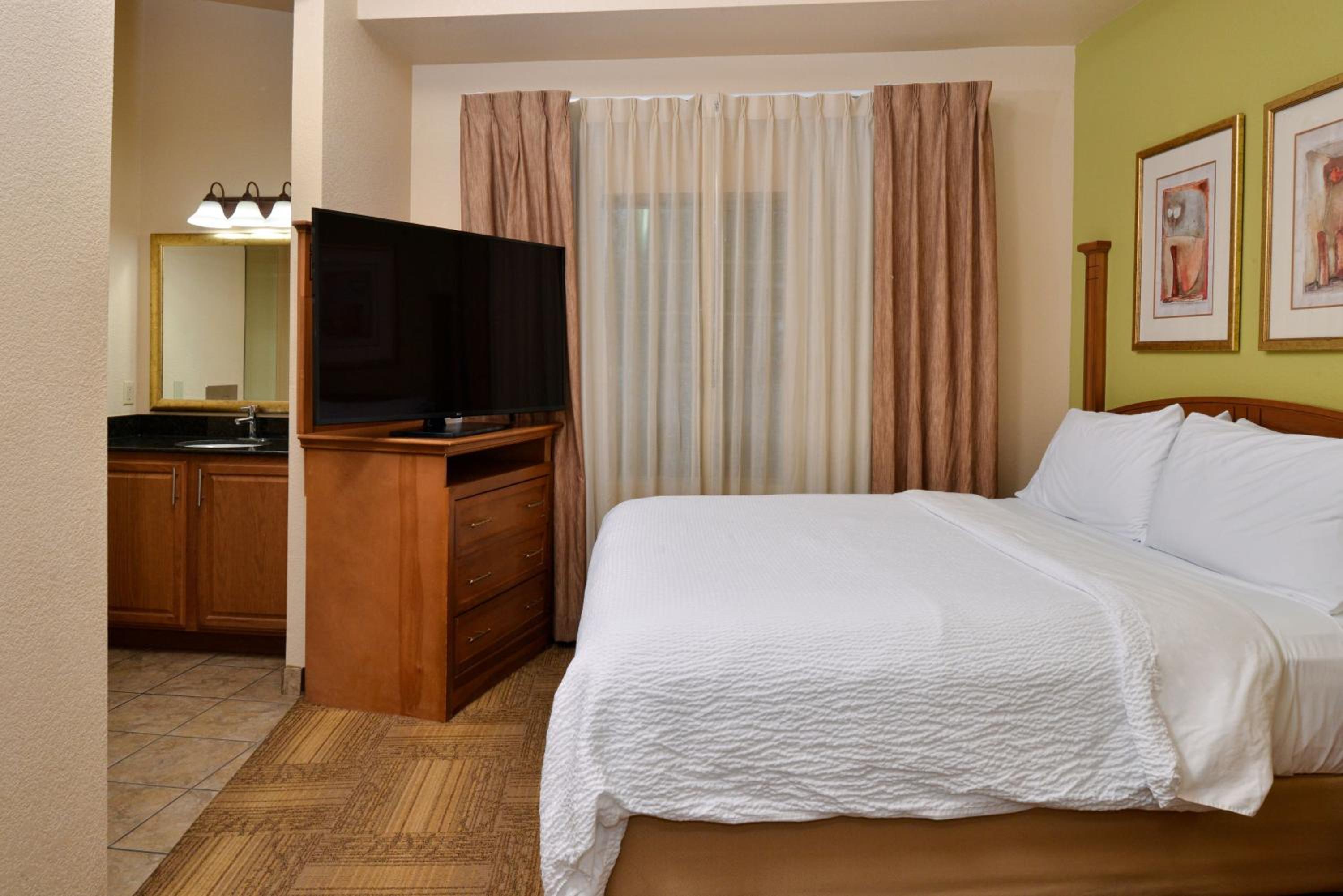 One-Bedroom King Suite - Photo 9