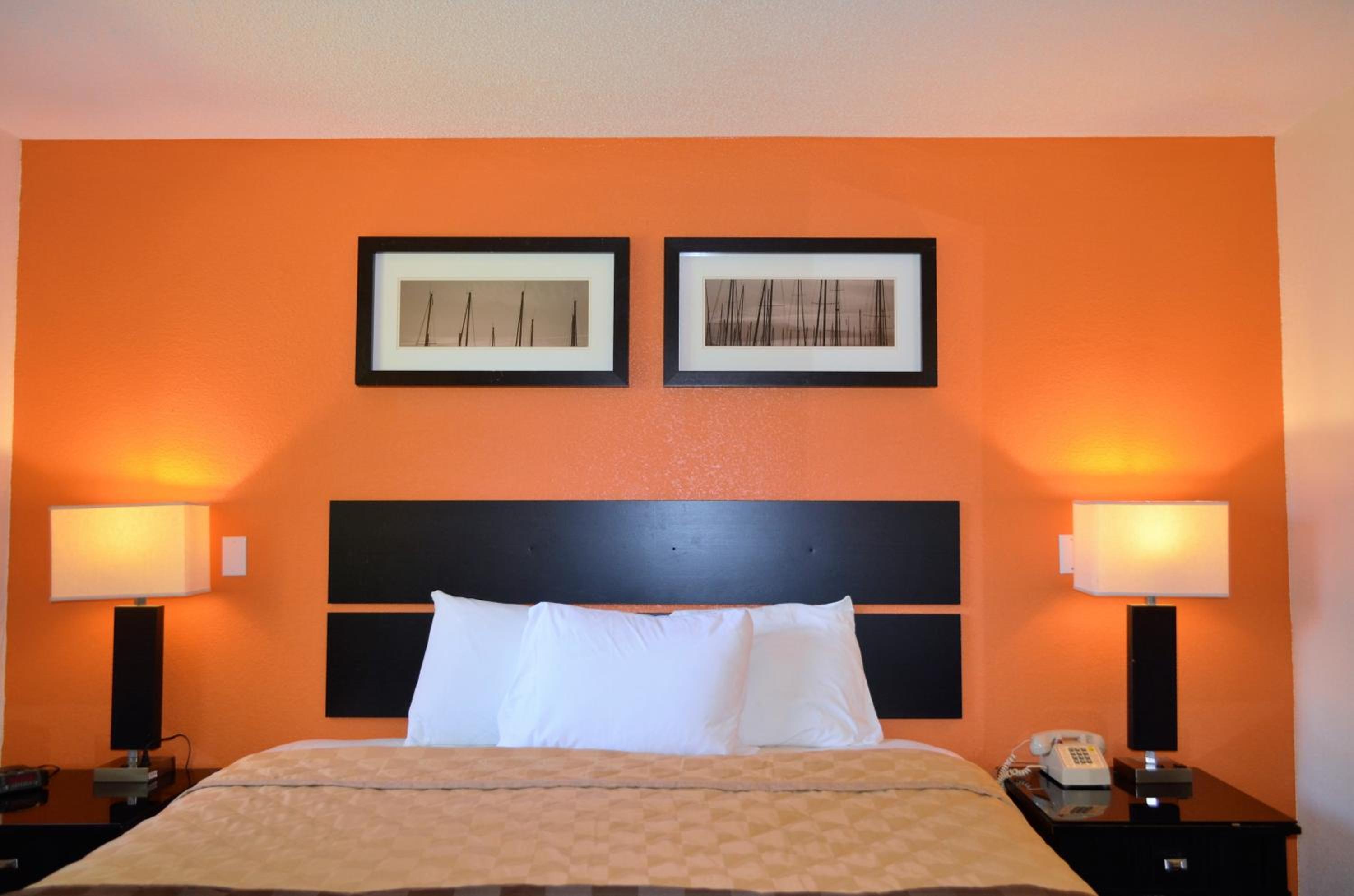 Deluxe King Room - Non-Smoking - Photo 1
