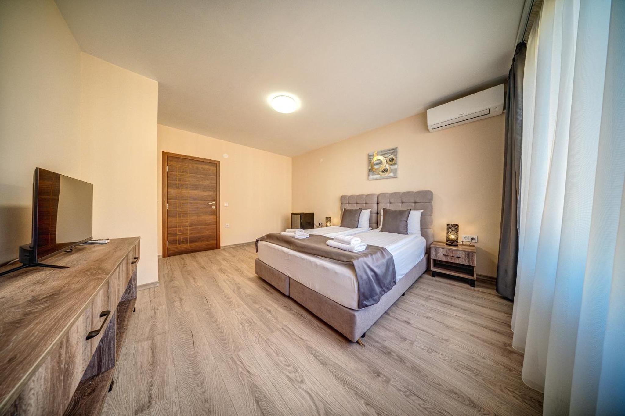 Deluxe Double Room with Shower photo 2