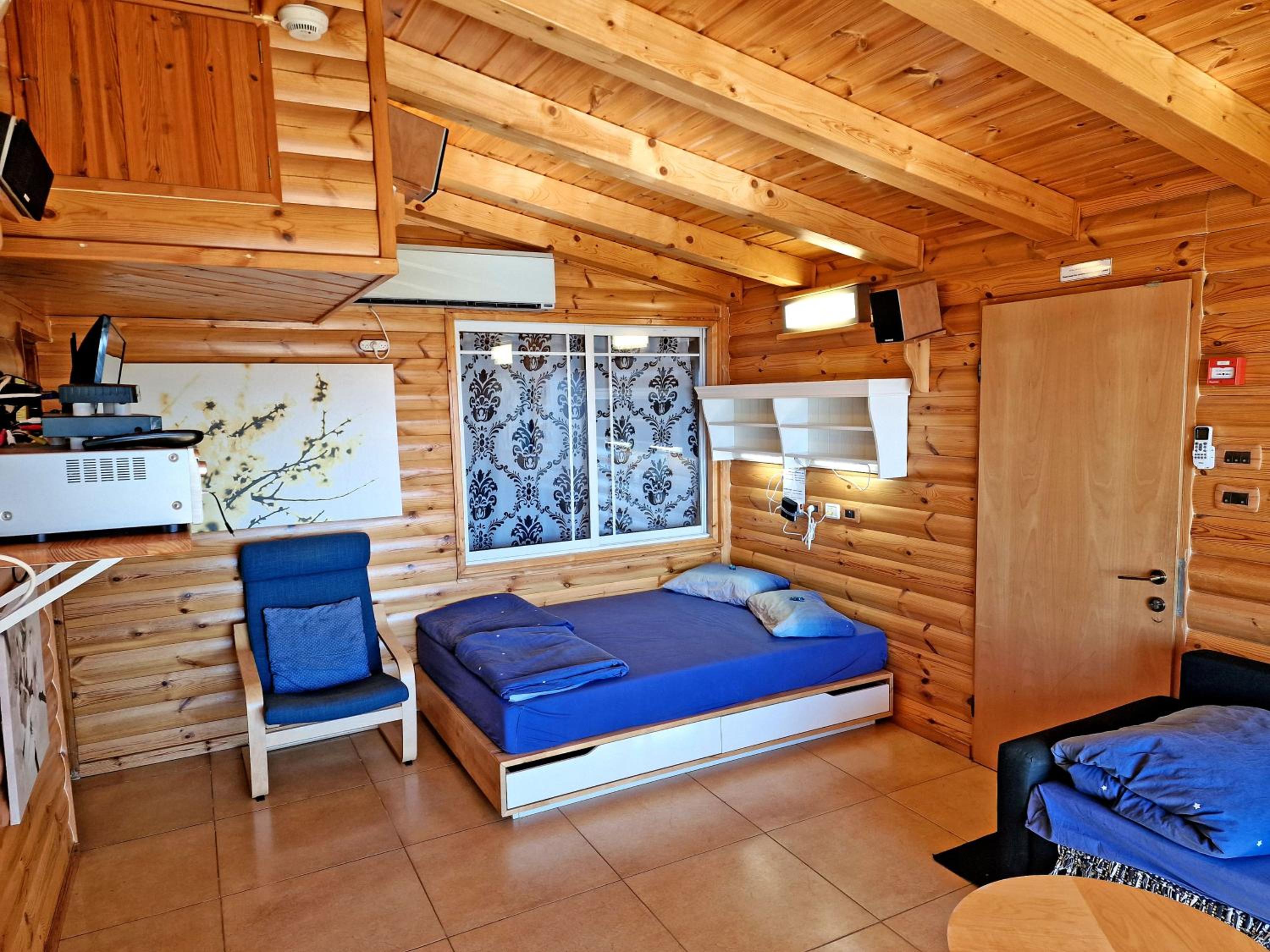 Deluxe Suite with Spa Bath (Kineret) - Photo 11