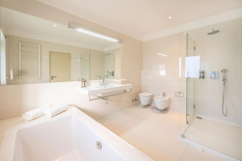 Three-Bedroom Villa with Private Pool photo 3