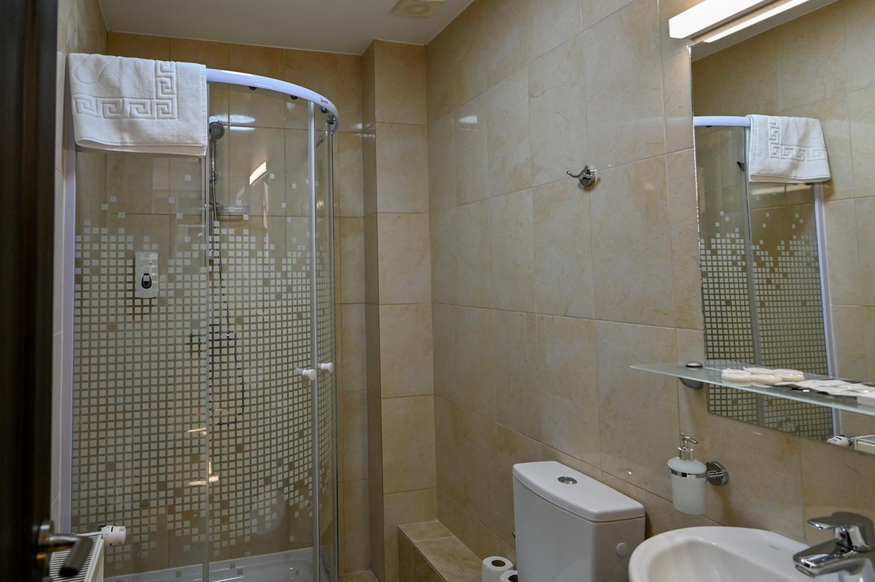 Deluxe Triple Room photo 2