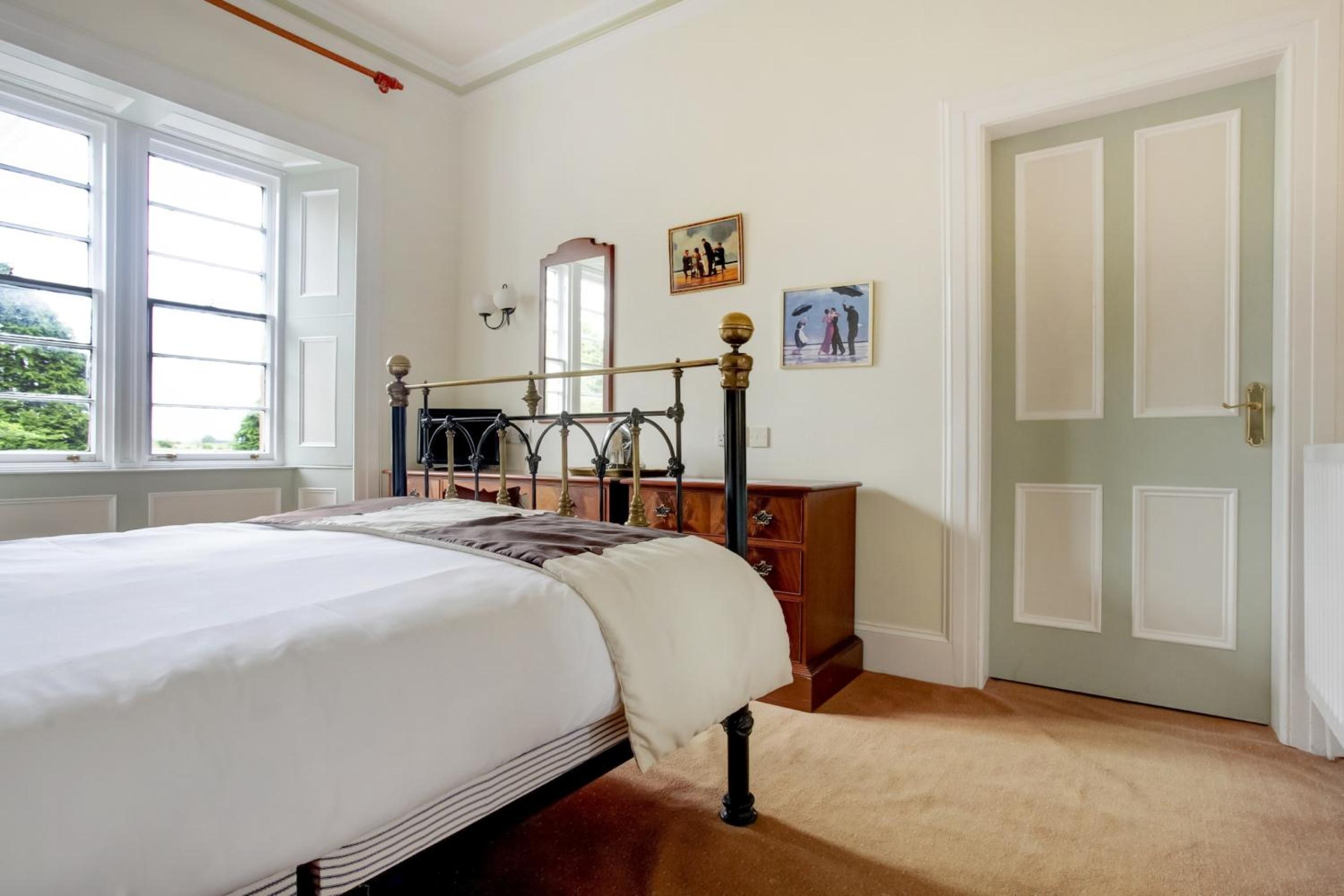 One-Bedroom Suite - Photo 6