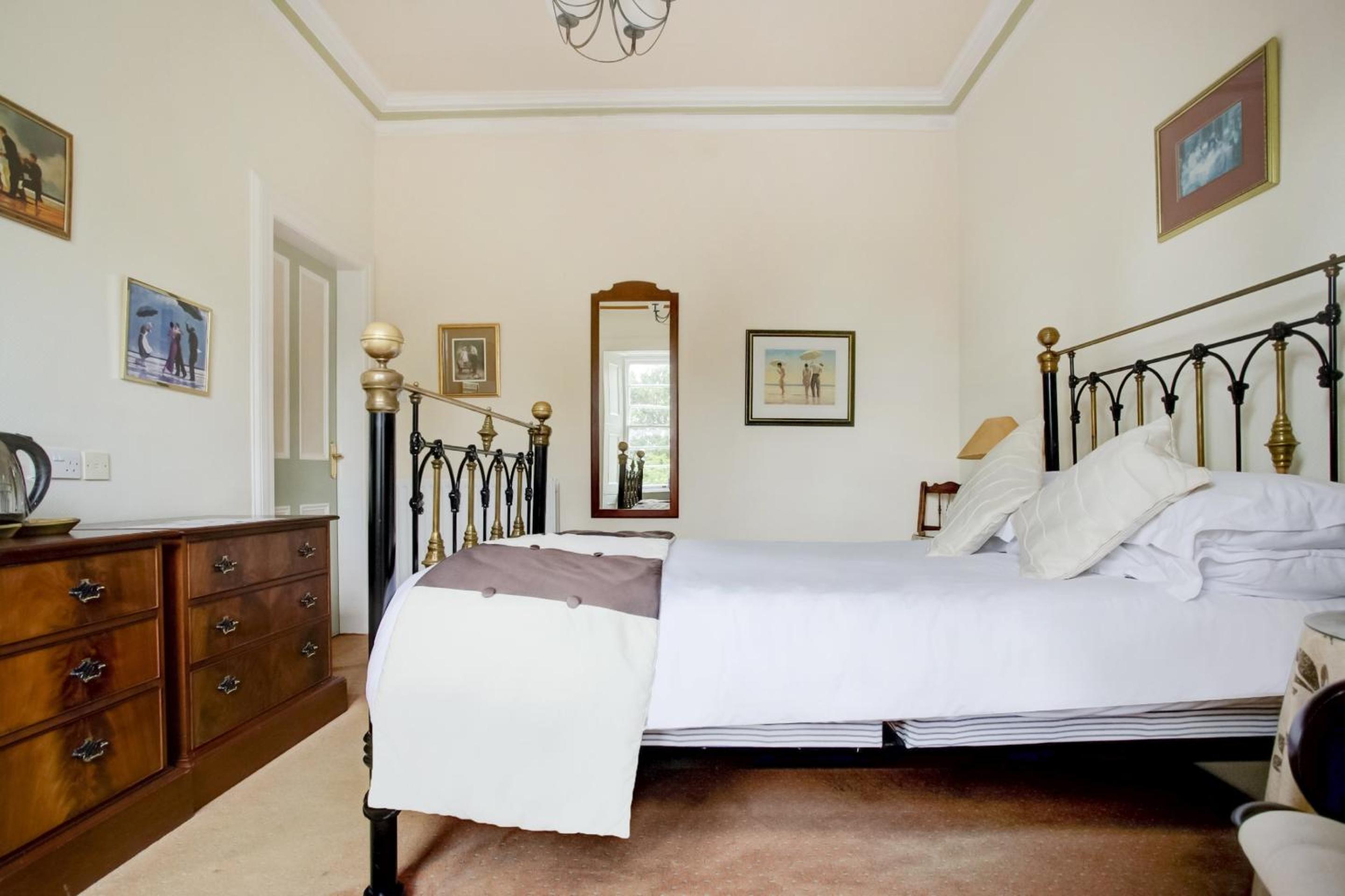 One-Bedroom Suite - Photo 7