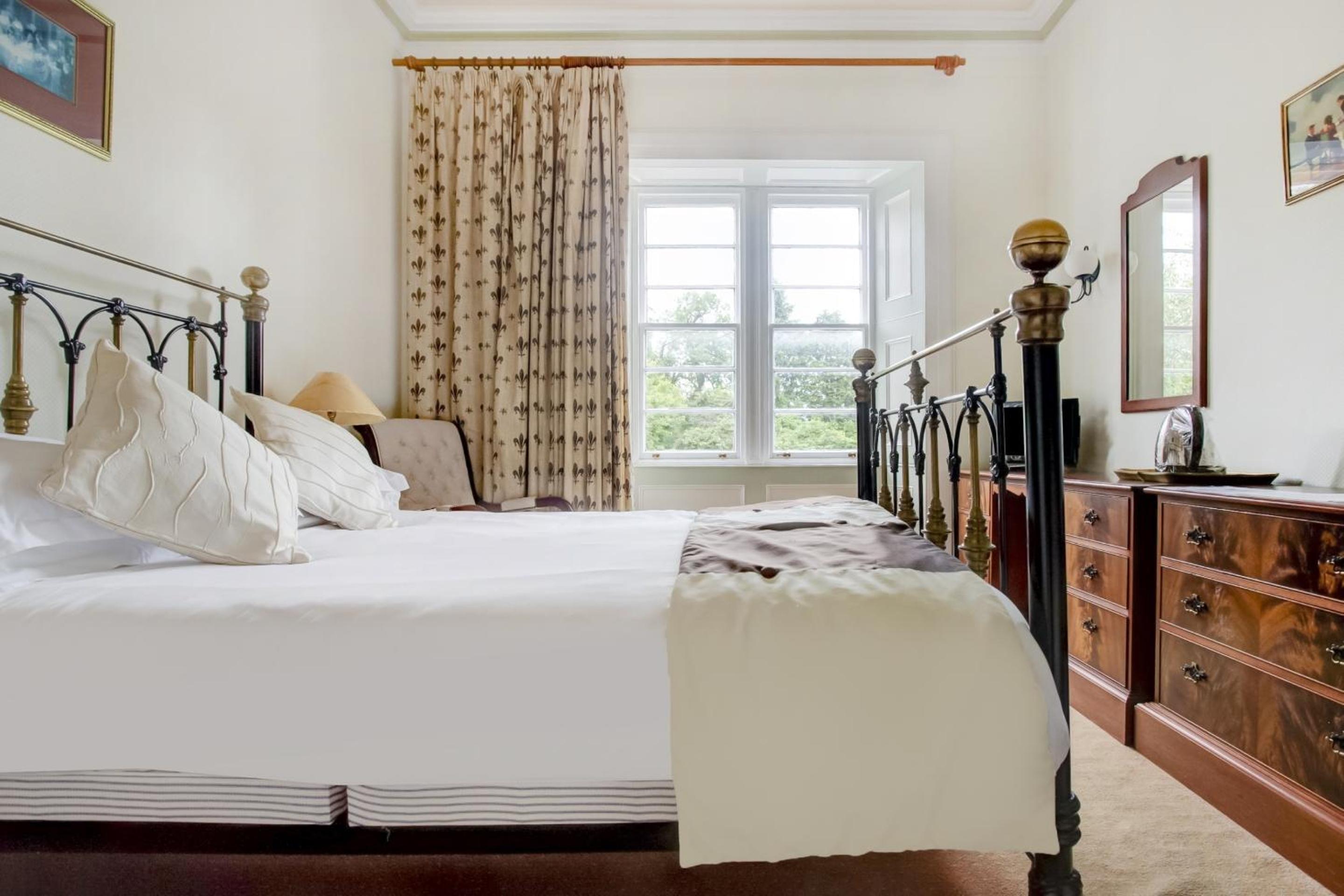 One-Bedroom Suite - Photo 9