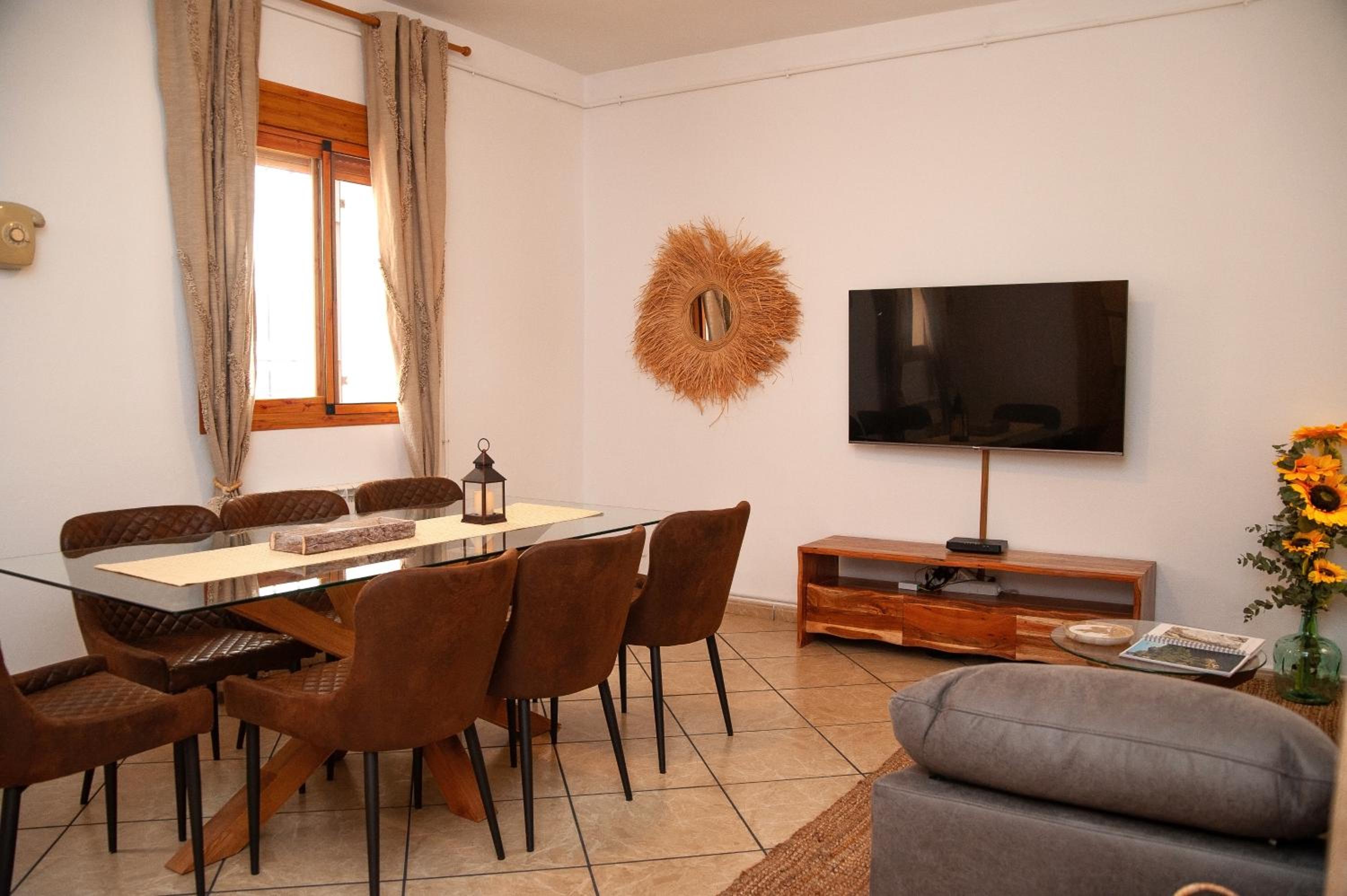 Three-Bedroom House photo 3