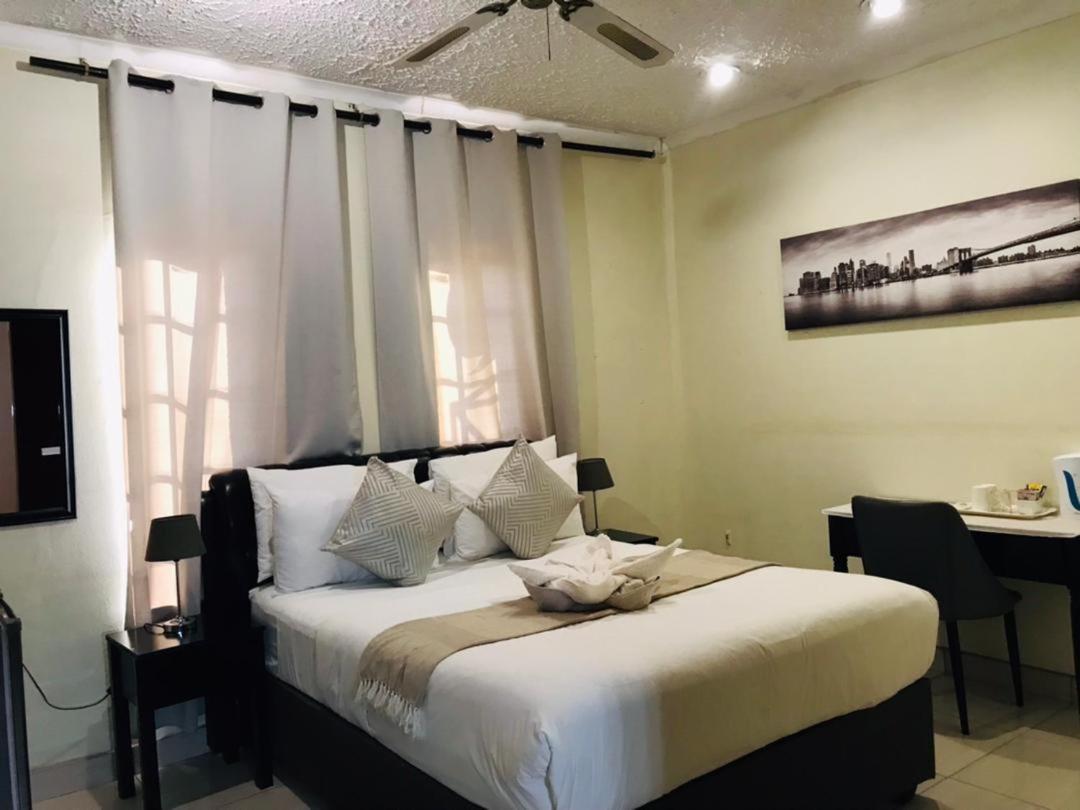 Double Room with Private Bathroom photo 1