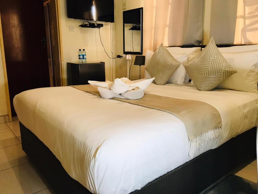 Double Room with Private Bathroom photo 2