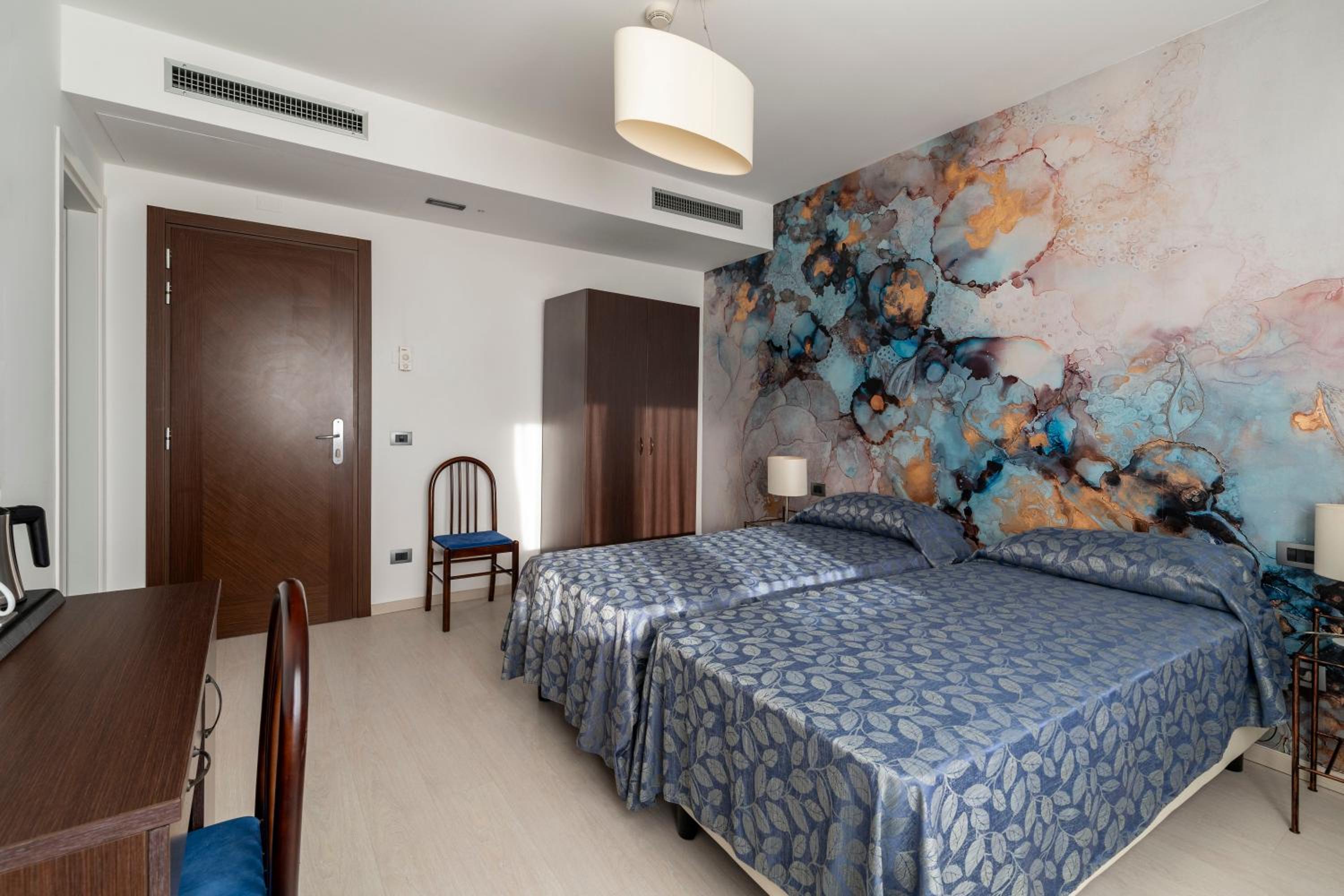 Superior Double or Twin Room - Photo 11