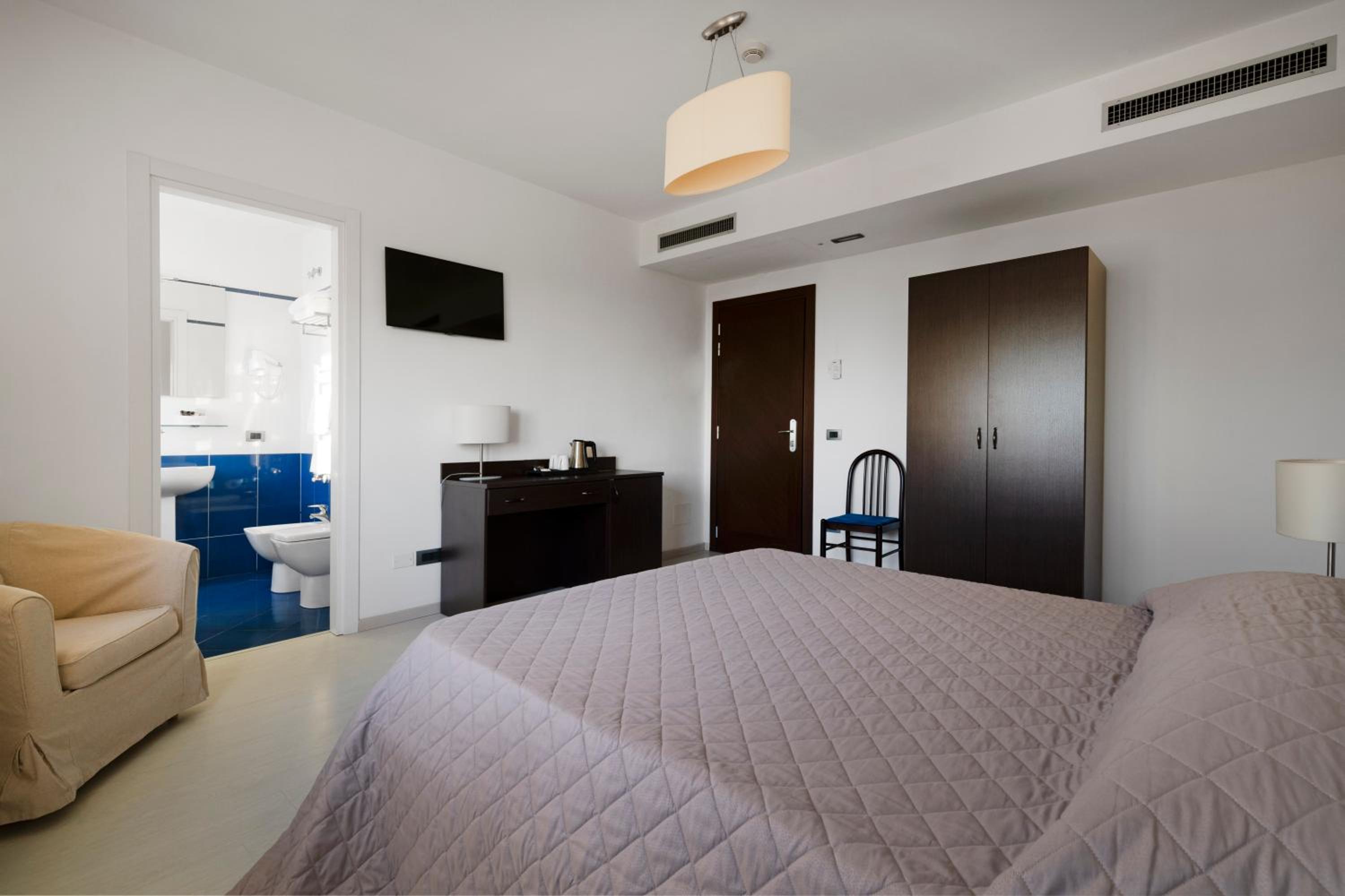 Superior Double or Twin Room - Photo 6