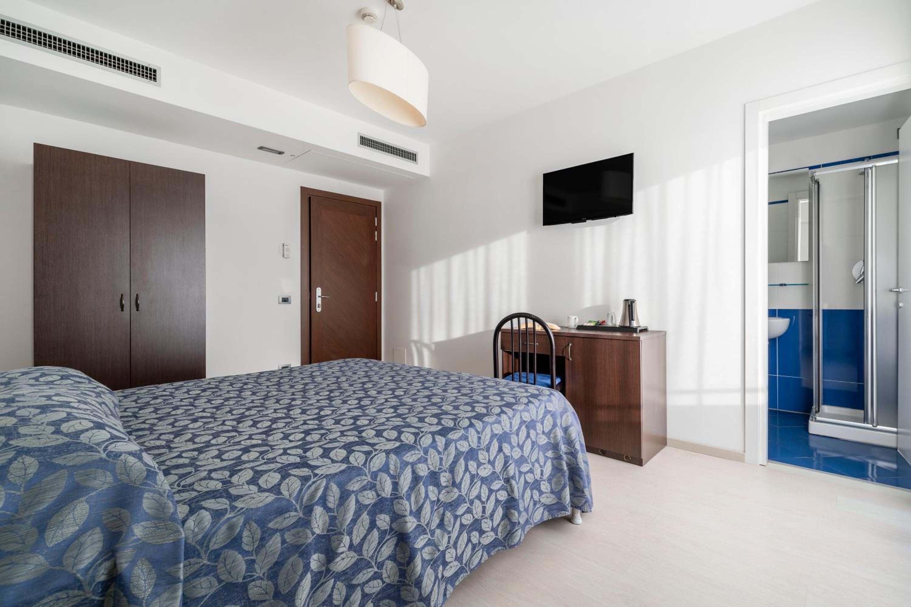 Superior Double or Twin Room - Photo 4