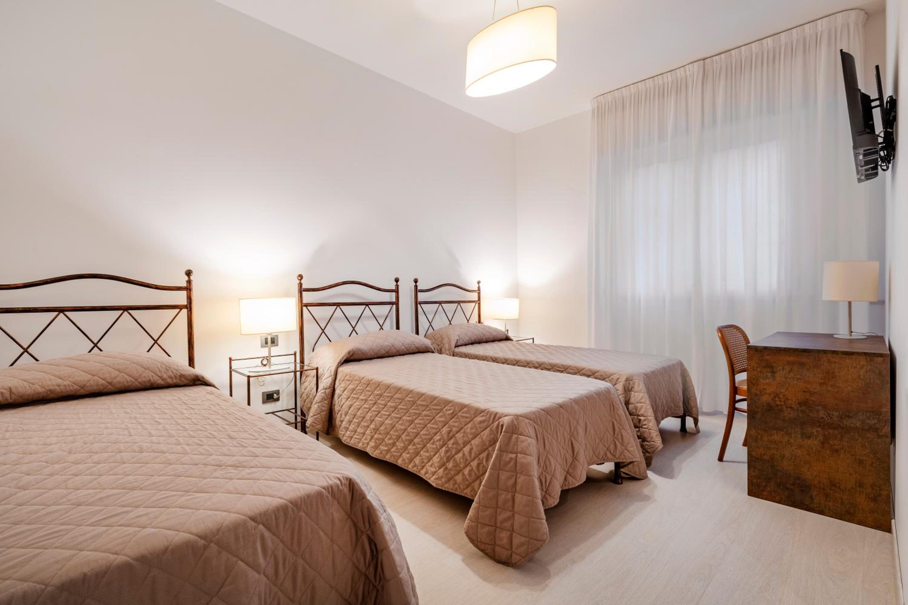 Triple Room - Photo 2