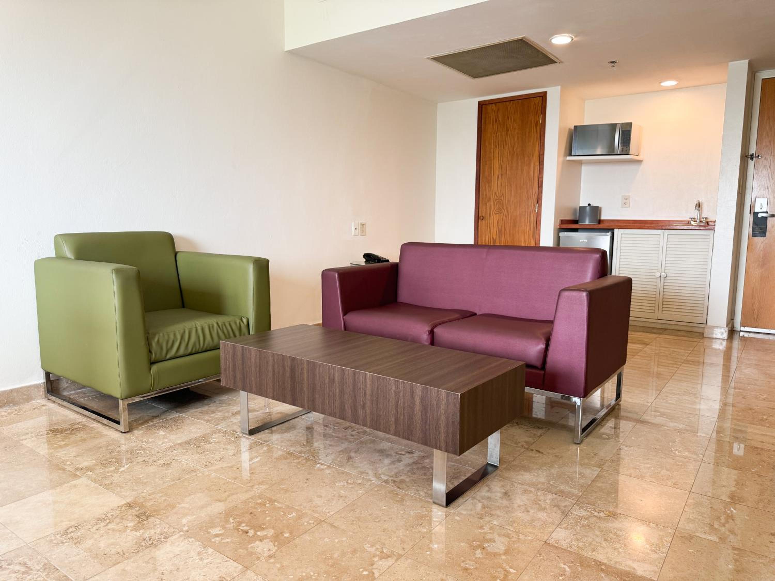 Junior King Suite - Photo 11