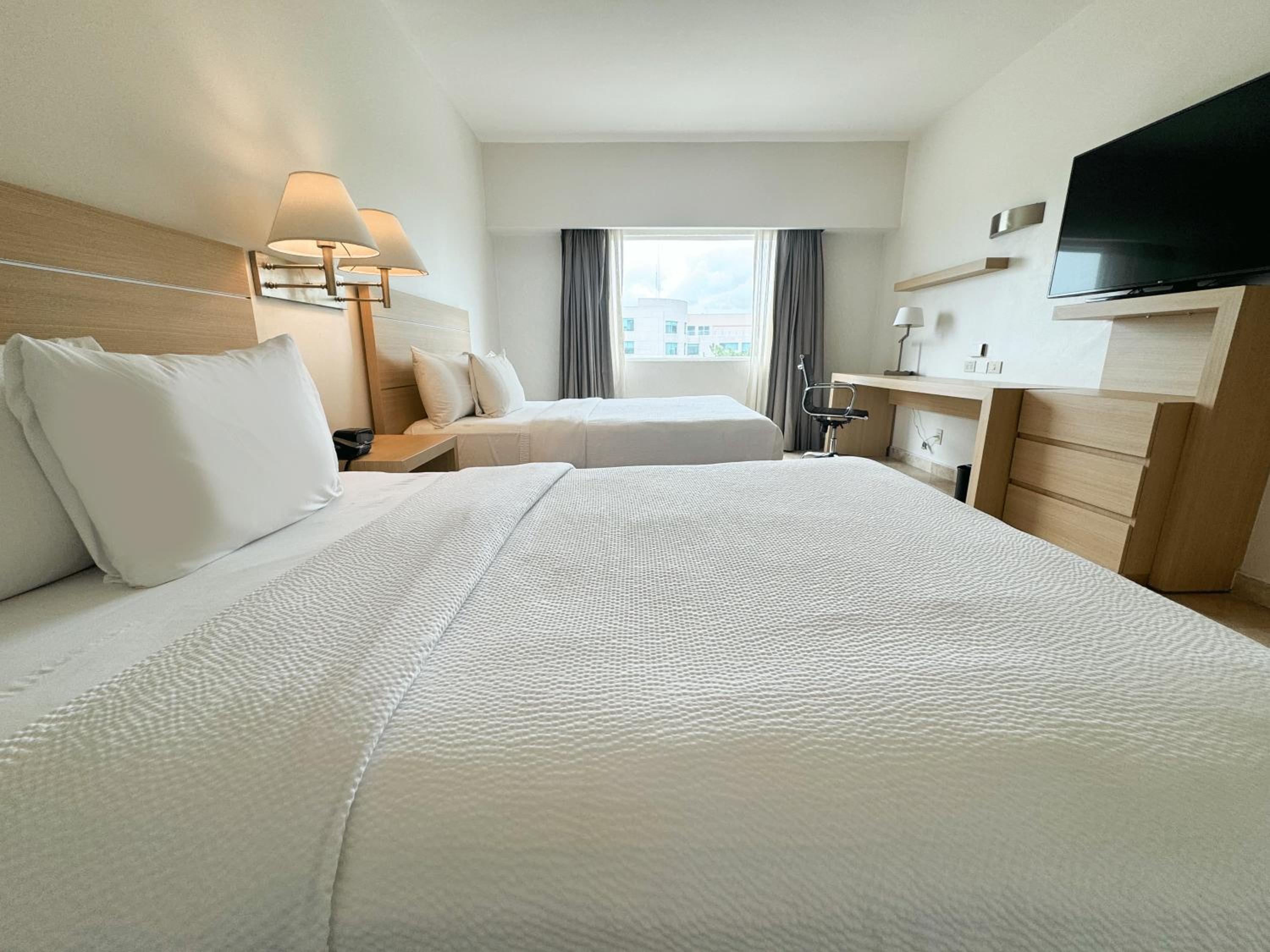 Double Room with Two Double Beds - Photo 7