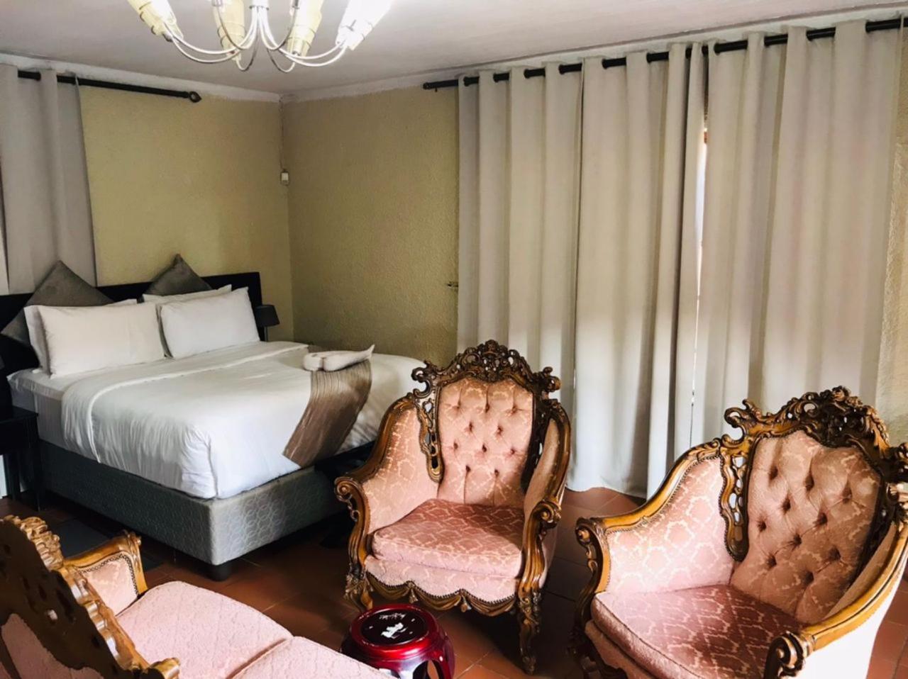 Deluxe Family Suite photo 3