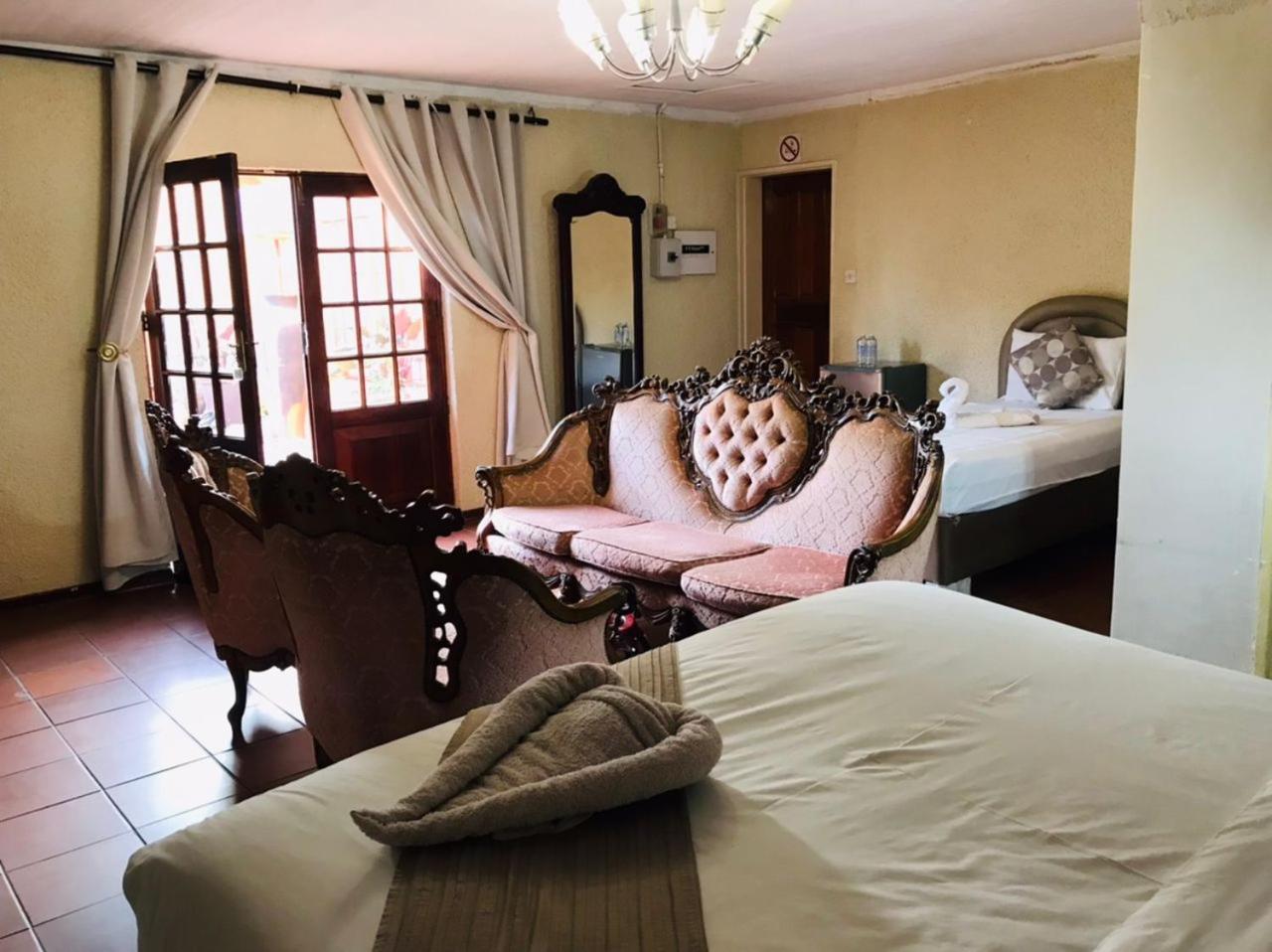 Deluxe Family Suite photo 1