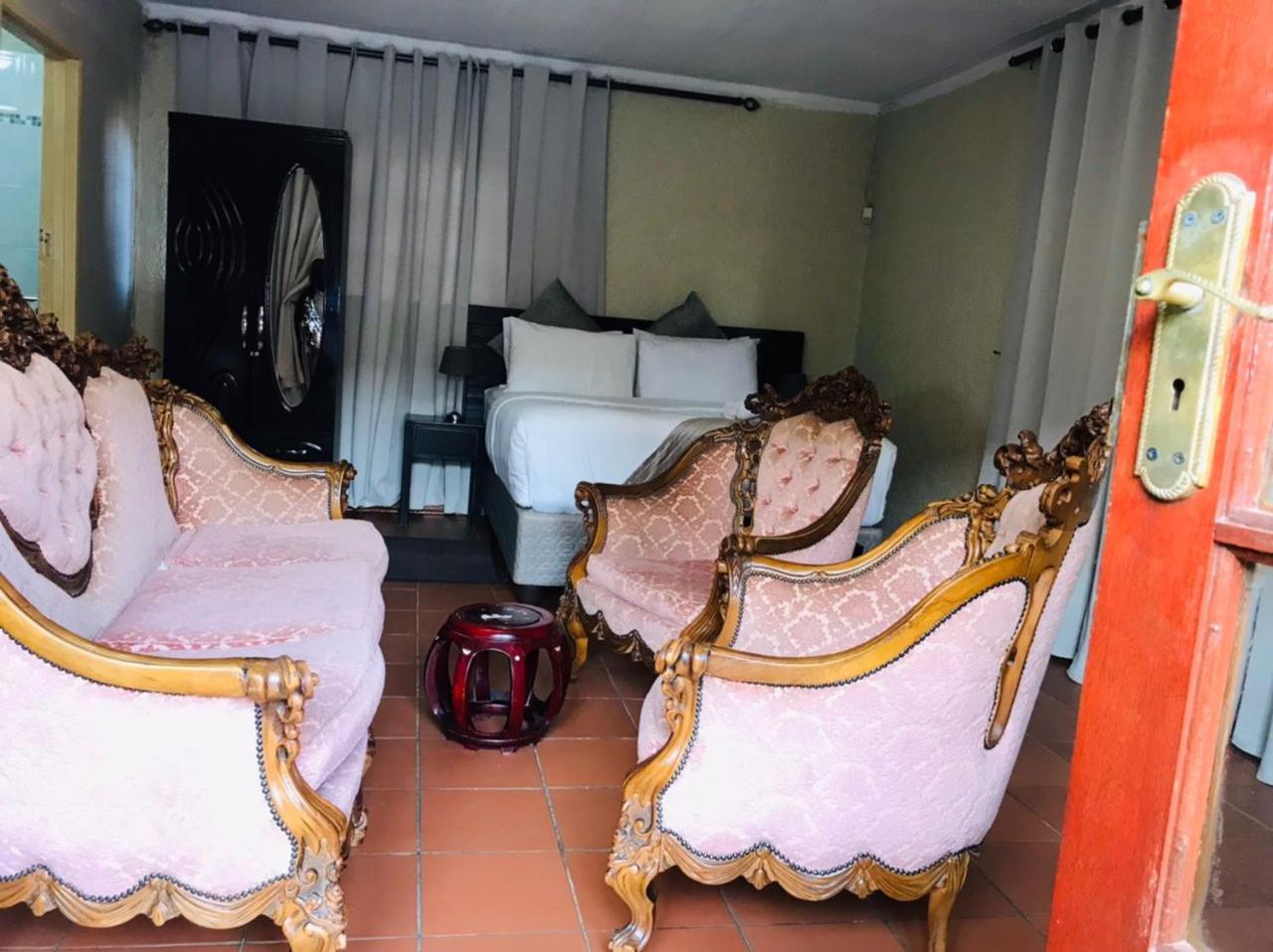 Deluxe Family Suite photo 2