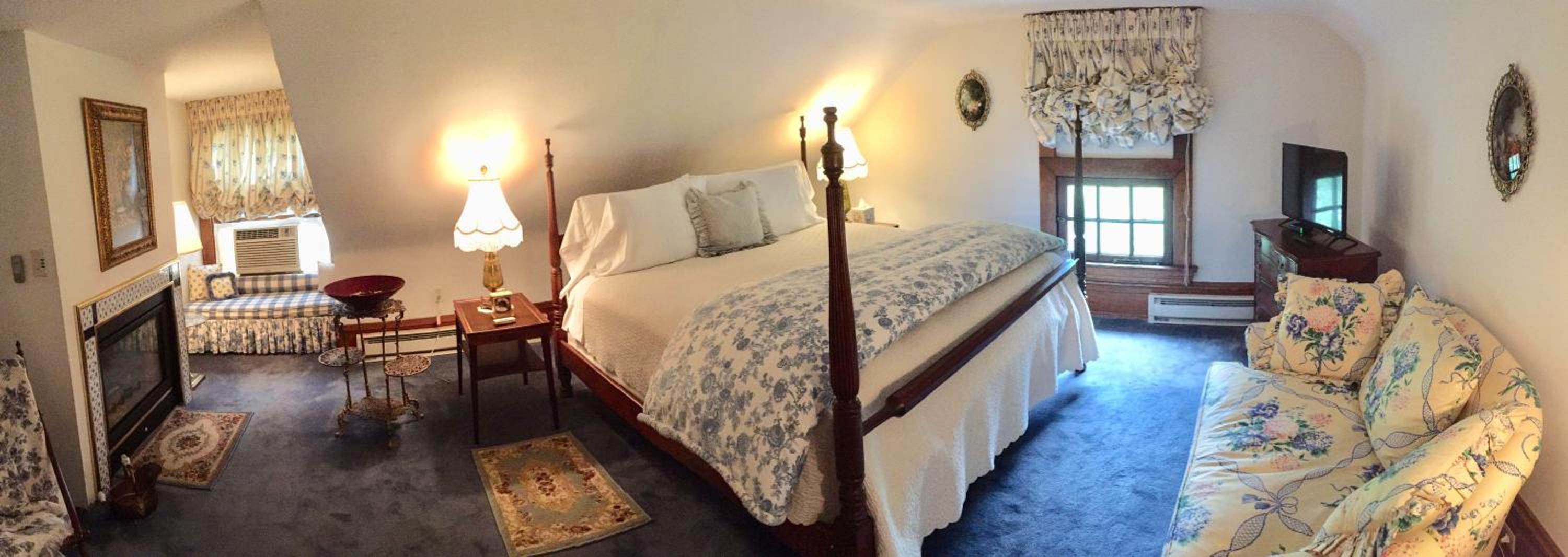 Deluxe King Room photo 3