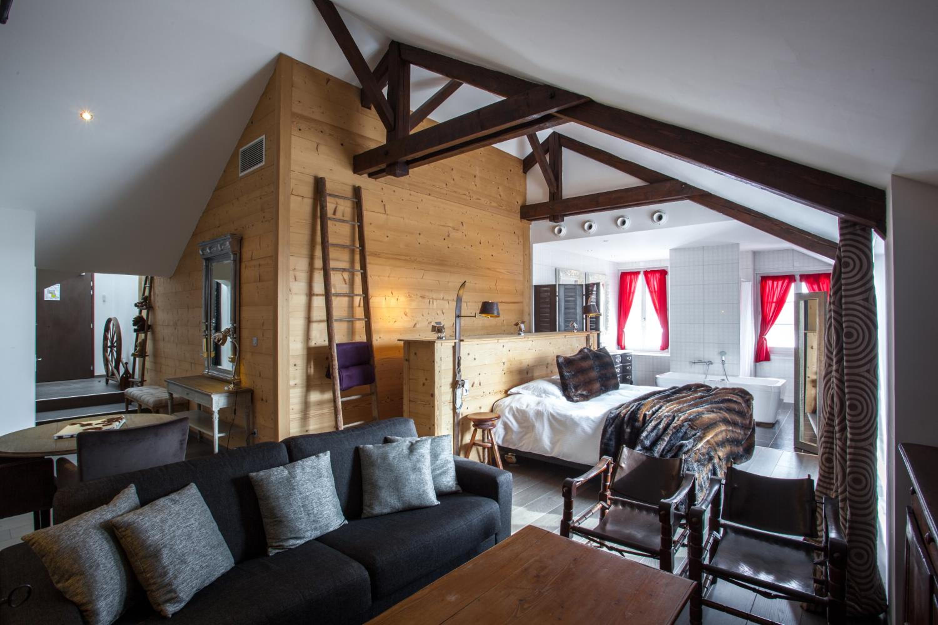 Superior Suite - Photo 5