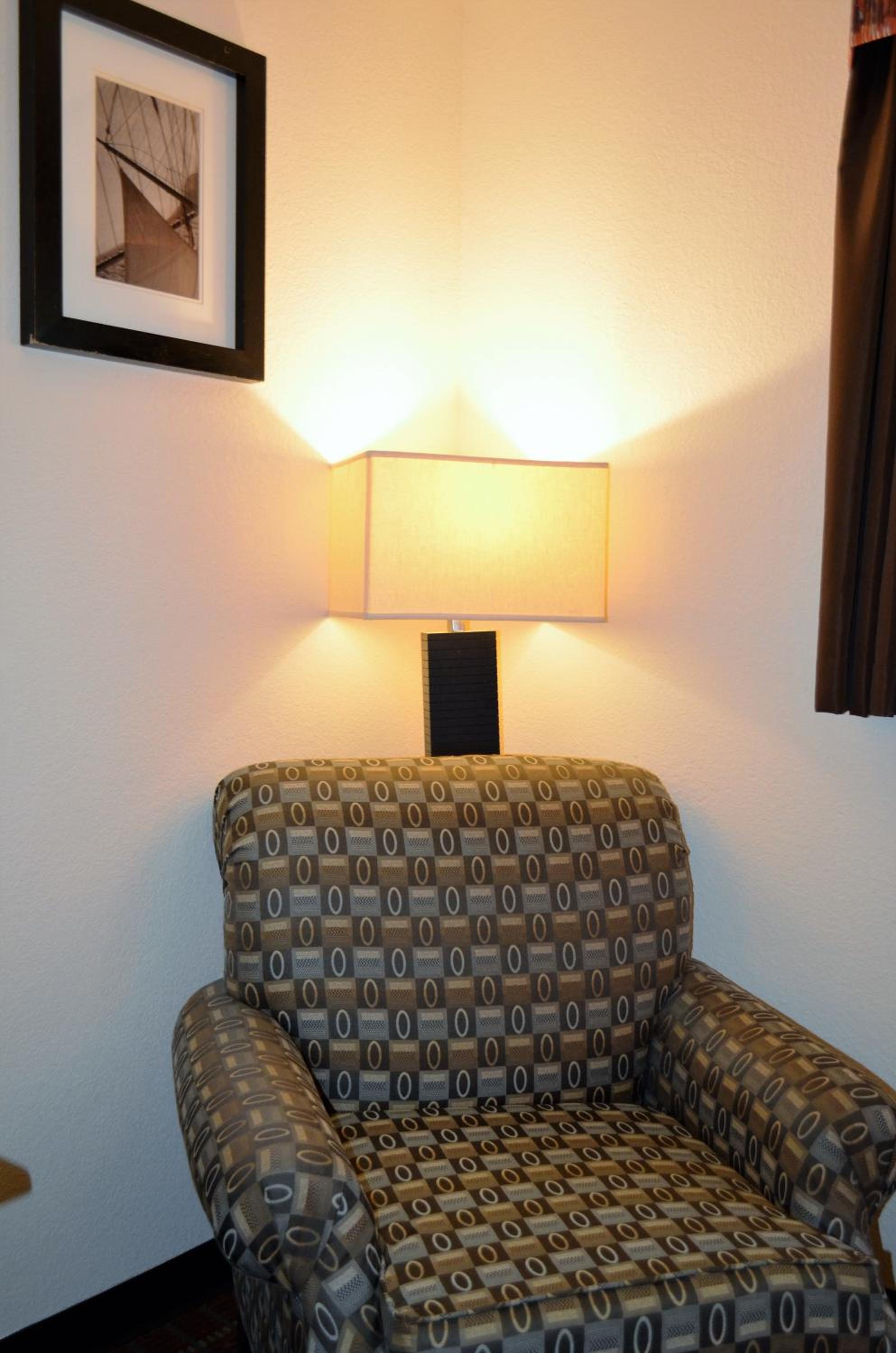 Deluxe King Room - Smoking - Photo 3