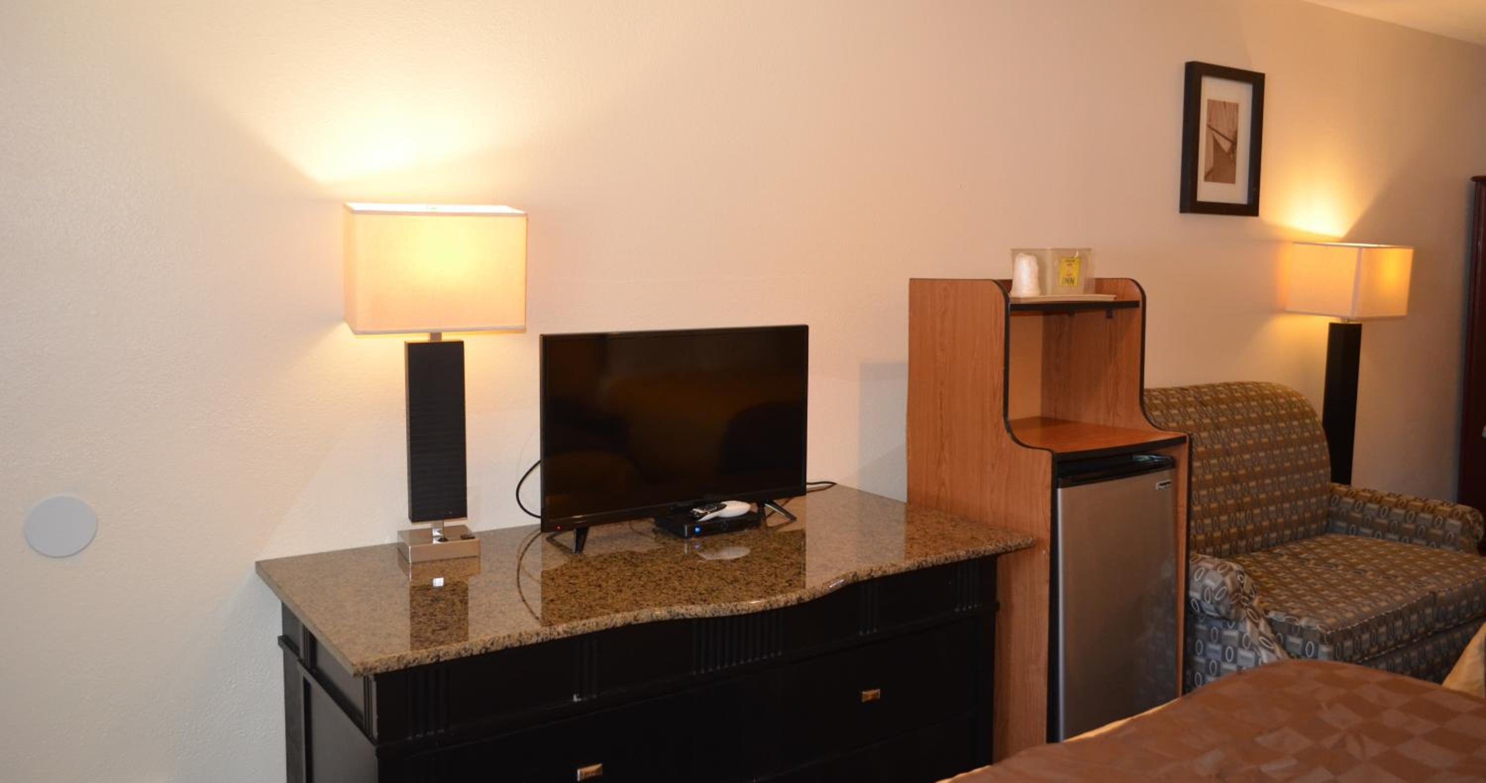 Double Room with Two Double Beds - Smoking - Photo 3